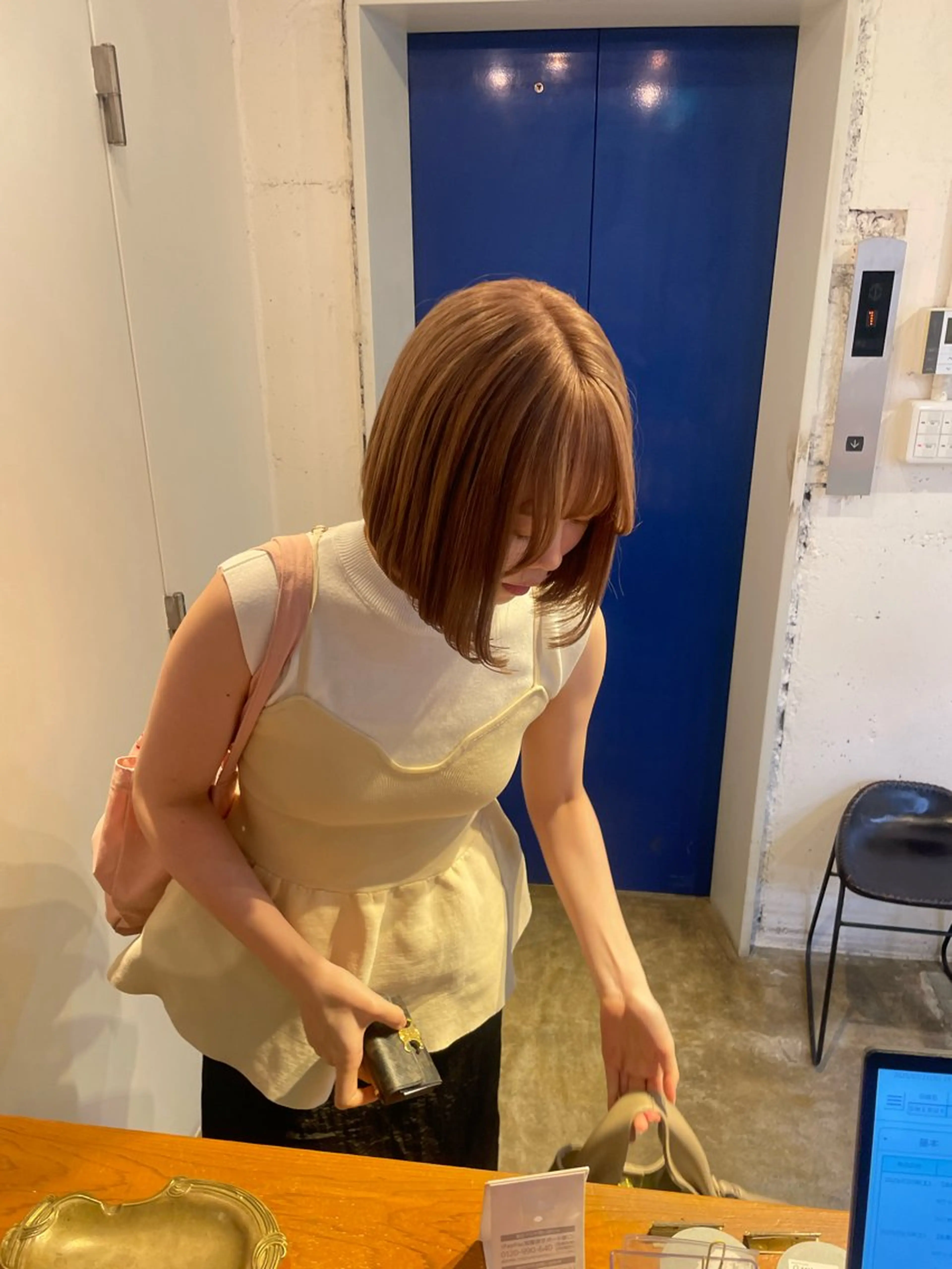 ショート カラー ベージュカラー ボブ カット ヘアカラー トリートメント MIOベージュカラー 柔らかいカラーのヘアスタイル