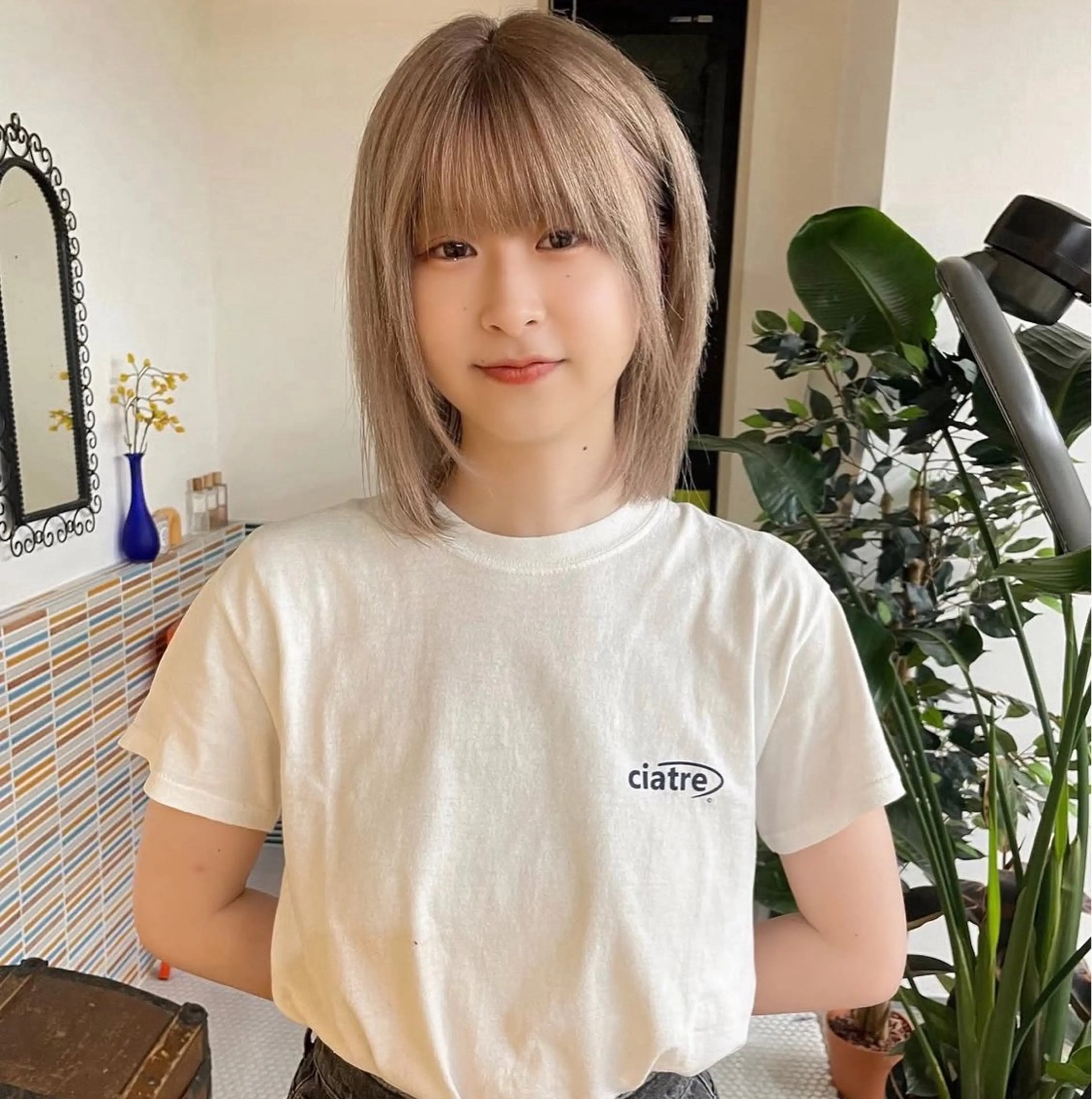 ミディアム カラー ベージュカラー ブリーチ 透明感カラー ホワイトベージュ ボブ ヘアカラー ブリーチ矯正/ ブリーチ特化mikaのヘアスタイル