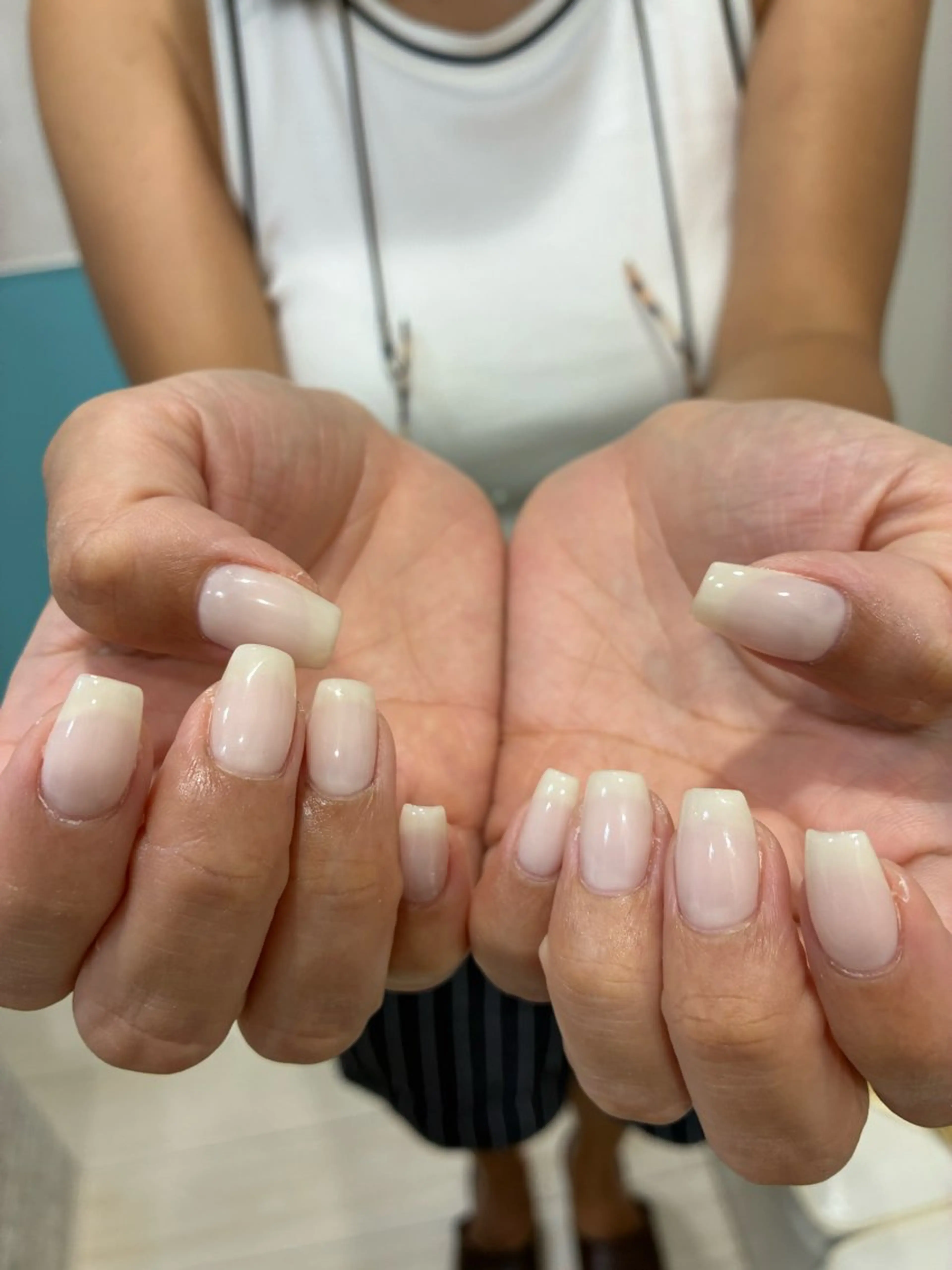 ネイル ワンカラーネイル ホワイト ハンドネイル 13日3980円‼️ マグもデザインも◎のネイルデザイン