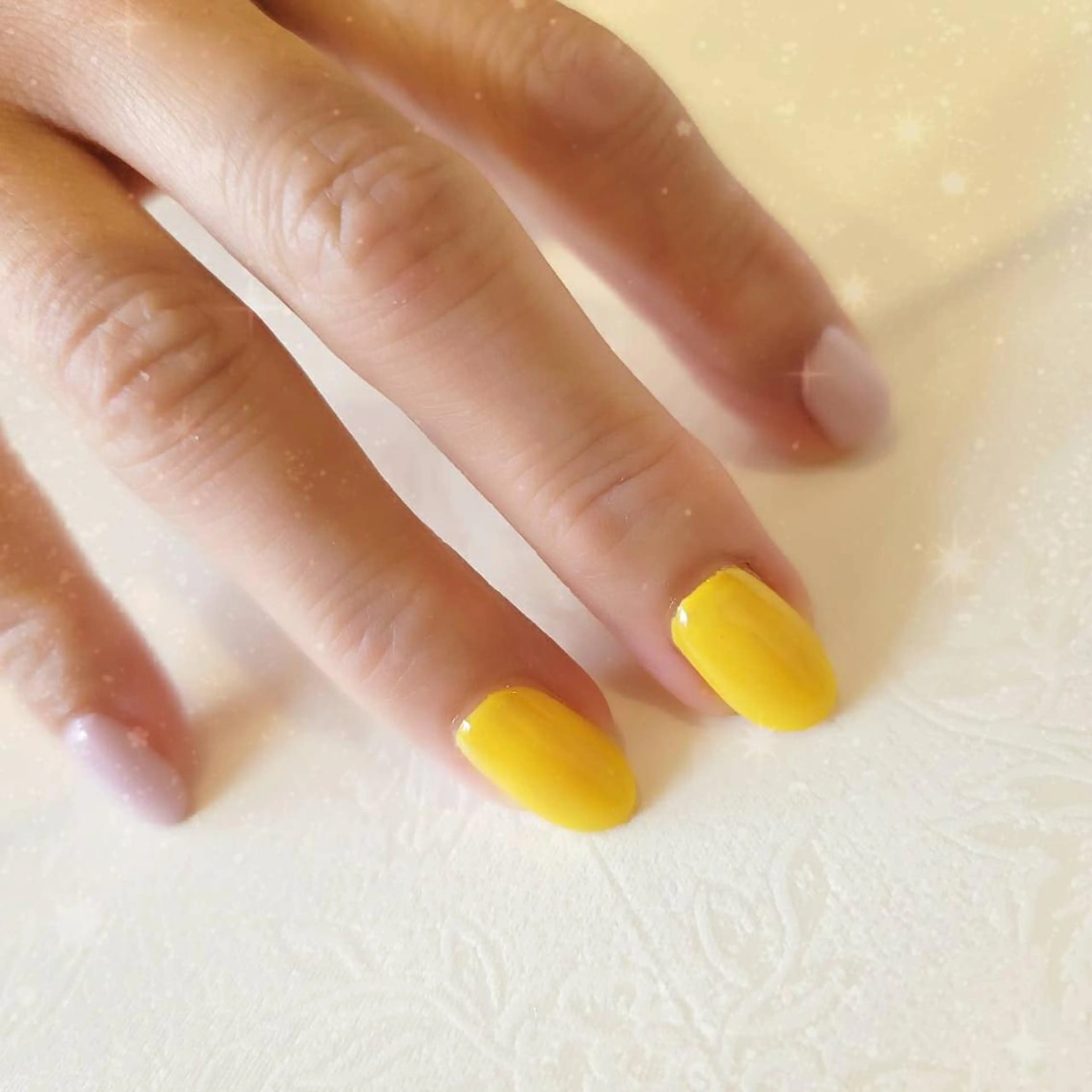 ネイル ピンク シンプルネイル 黄色 石田 由紀のネイルデザイン