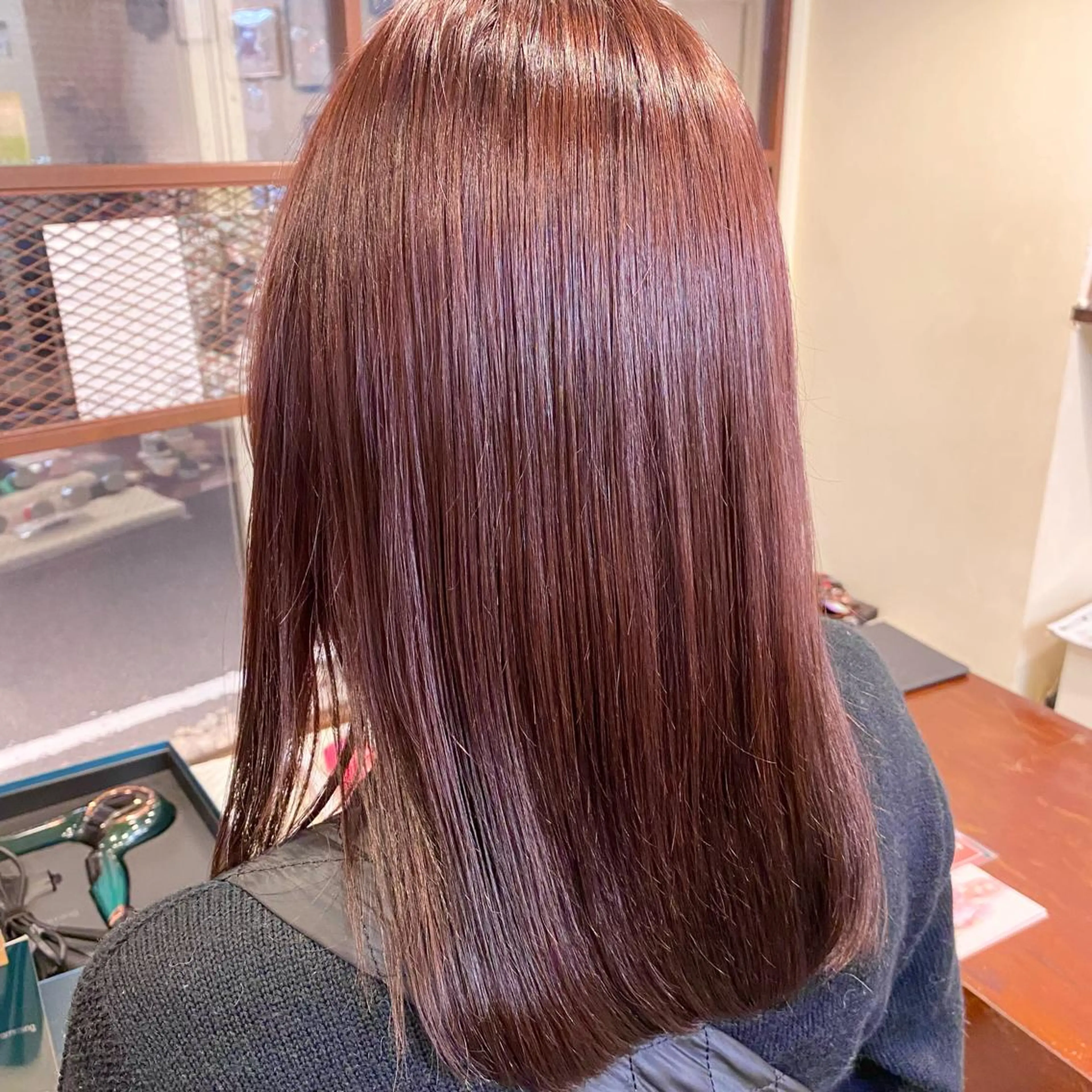 セミロング カラー ブラウンカラー ピンクカラー ピンクブラウン HIKARIS 相川所属・ウチダ ユウヤのヘアスタイル