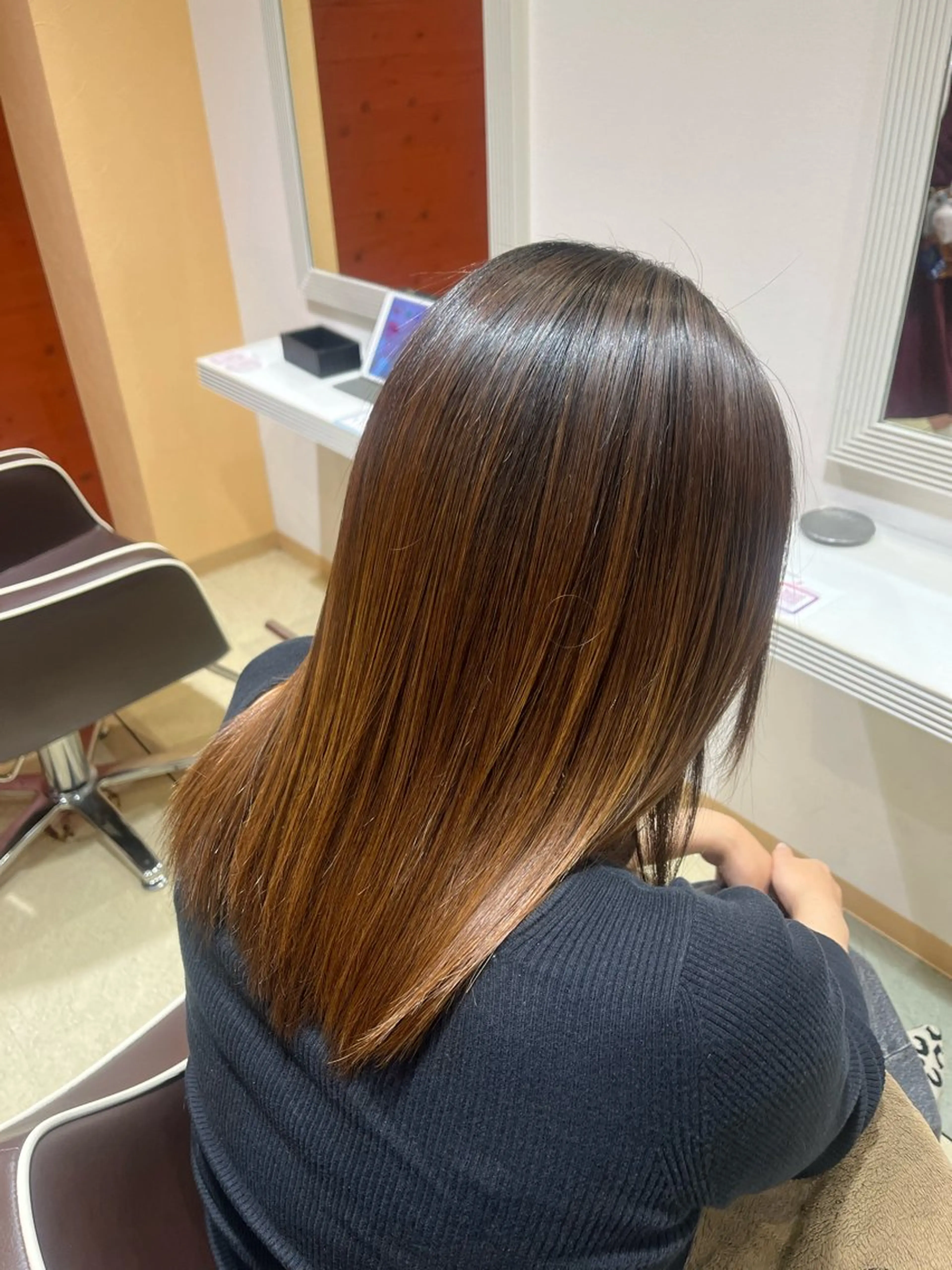 セミロング パーマ カット 縮毛矯正 トリートメント ベージュカラー⌇﻿ くびれヘア.𐙚心音のヘアスタイル