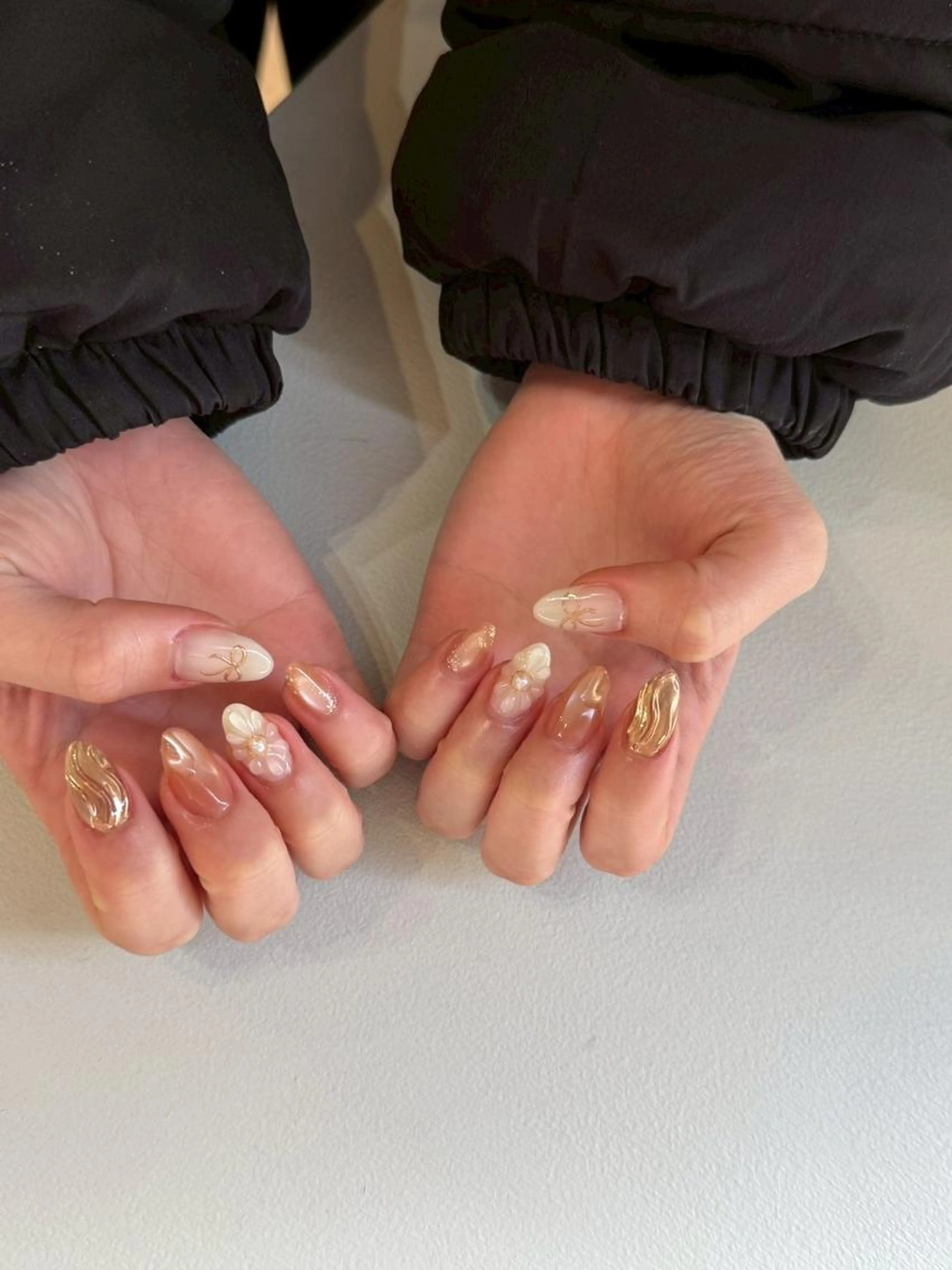 🎀HAND🎀 オフなし【ぷっくりフラワー＆nuance nail】カラーチェンジOKの写真