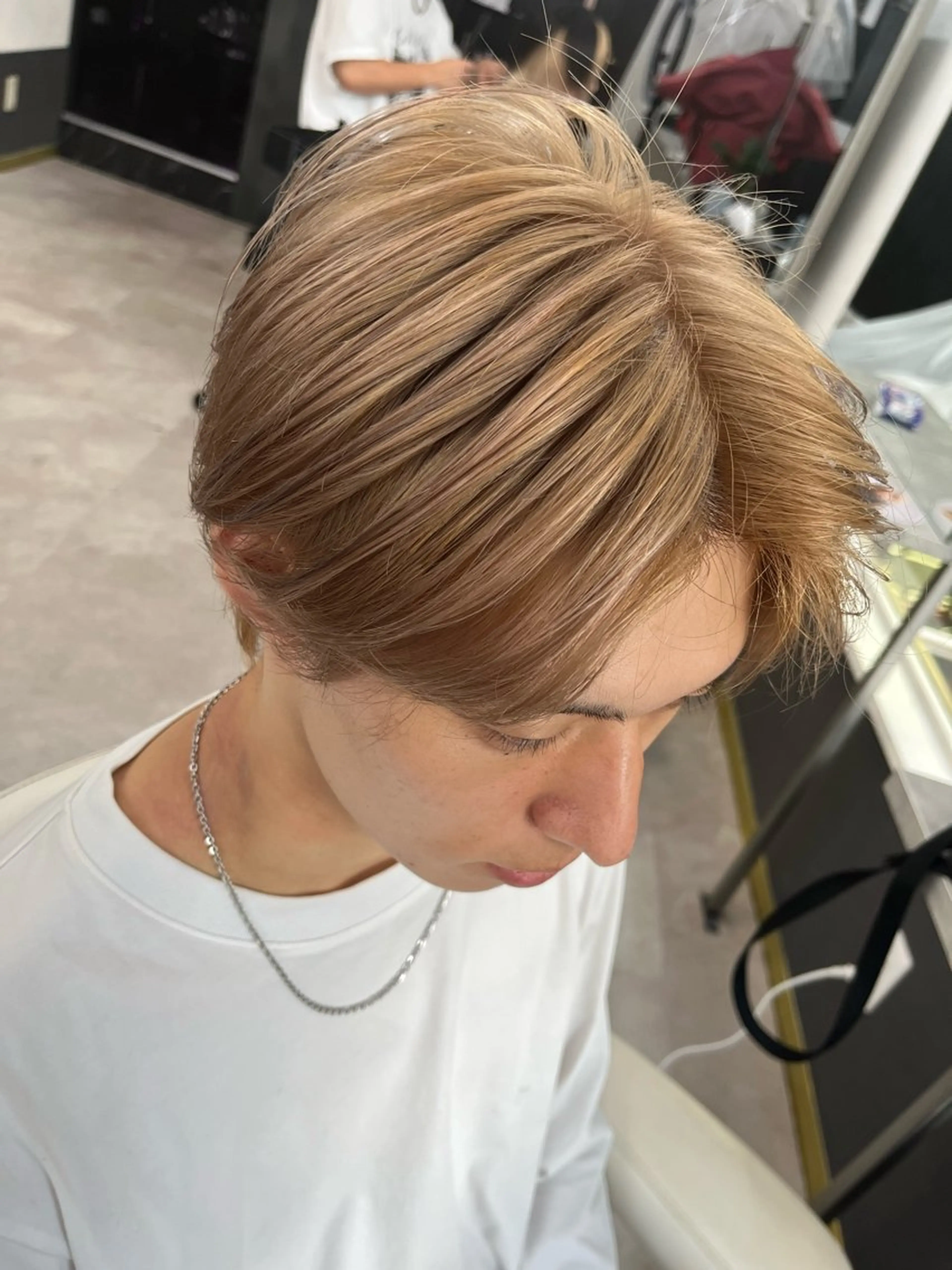 カラー メンズ ベージュカラー ミルクティーベージュ メンズカットカラー 心斎橋/松平和樹のヘアスタイル