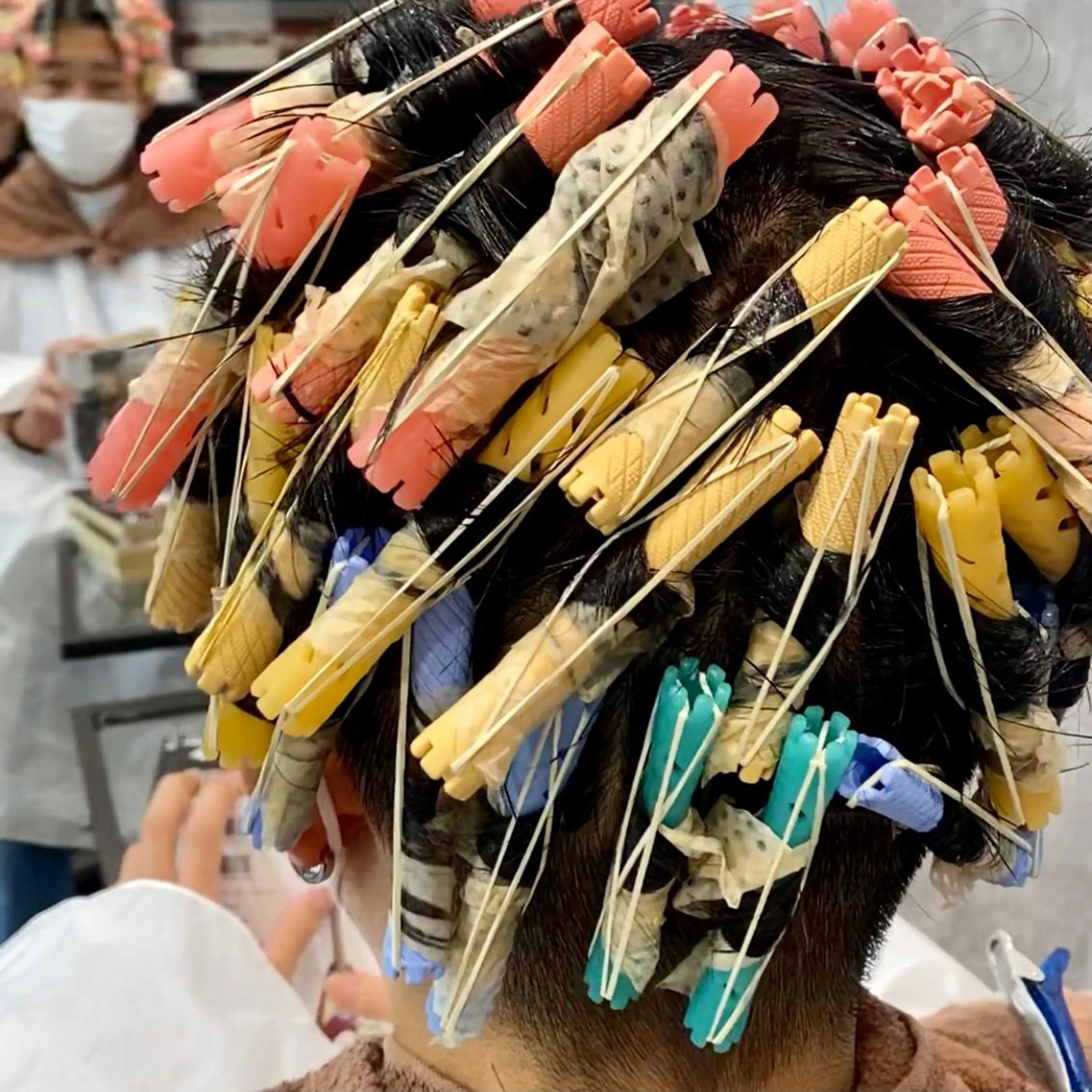 ミディアム パーマ 𝙱𝙻𝙴𝙽 𝚋𝚢 𝚍𝚘𝚝.所属・🤍BLEN 窓🤍のヘアスタイル