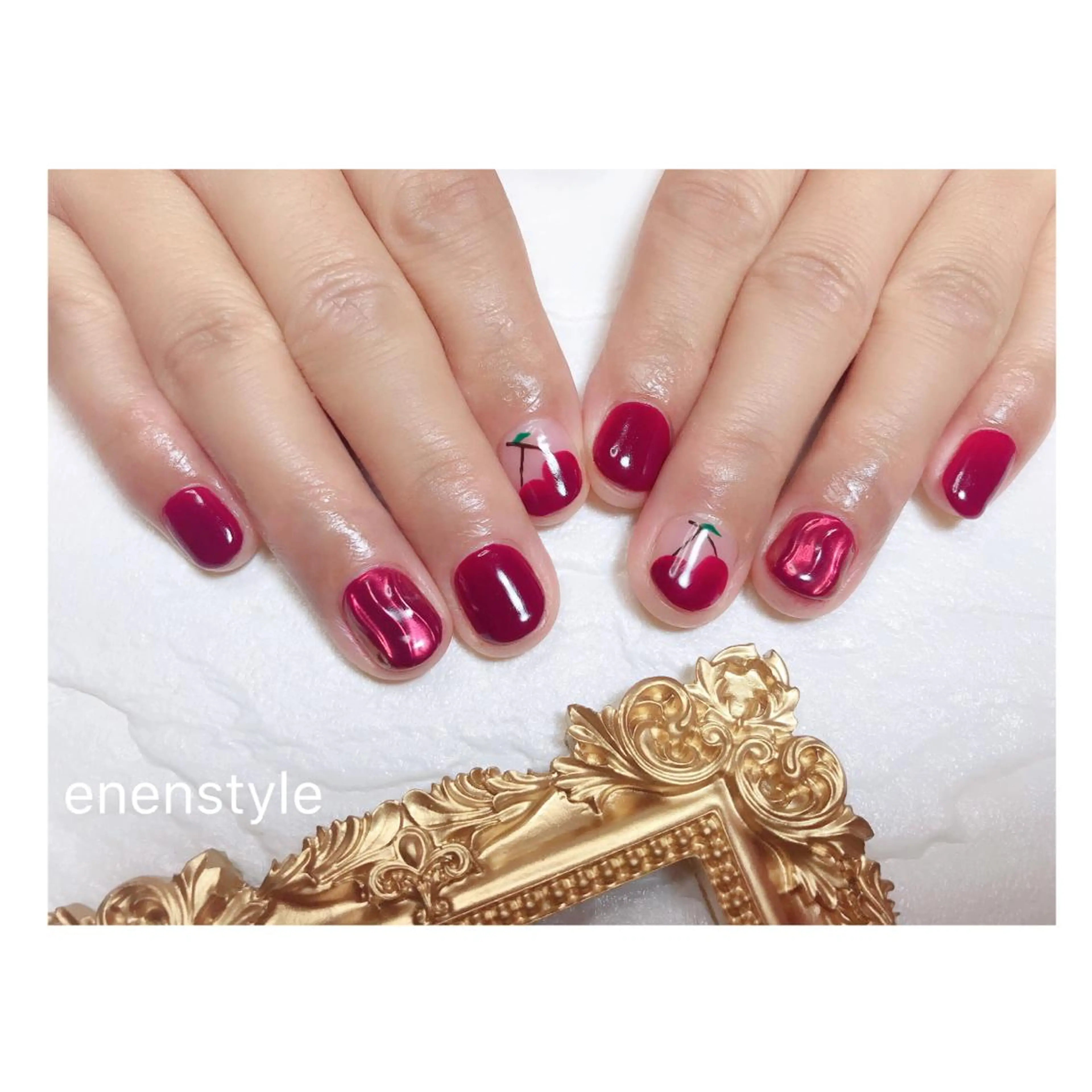 ショート ネイル ジェルネイル ミラーネイル ニュアンスネイル オフィスネイル 赤色 ハンドネイル 👑enen style👑のネイルデザイン