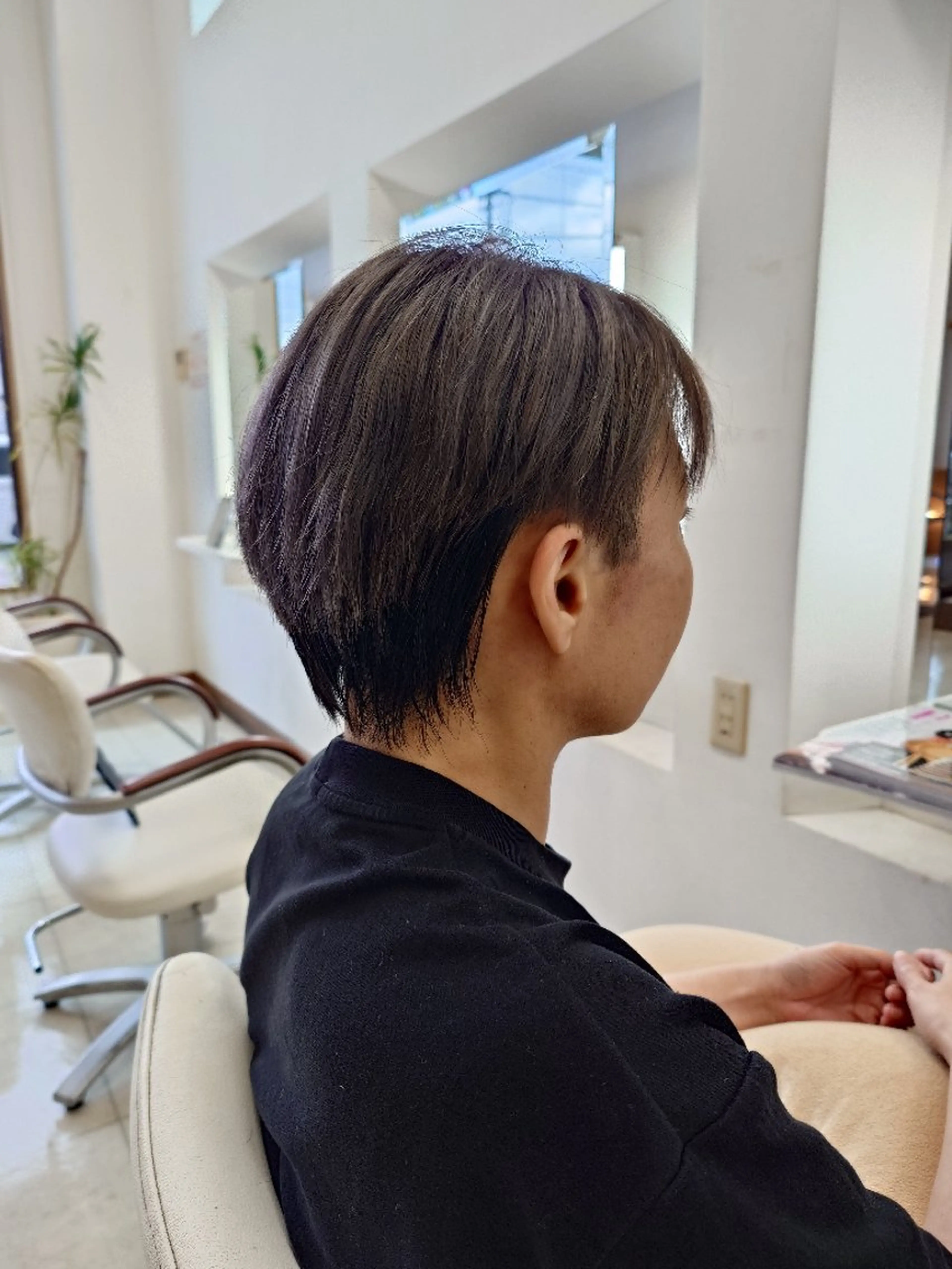 ショート カラー 黒髪 ブリーチ ブルーカラー ブルーブラック ツートーンカラー ｷﾝｼﾞｮｳ ｴﾅﾐのヘアスタイル