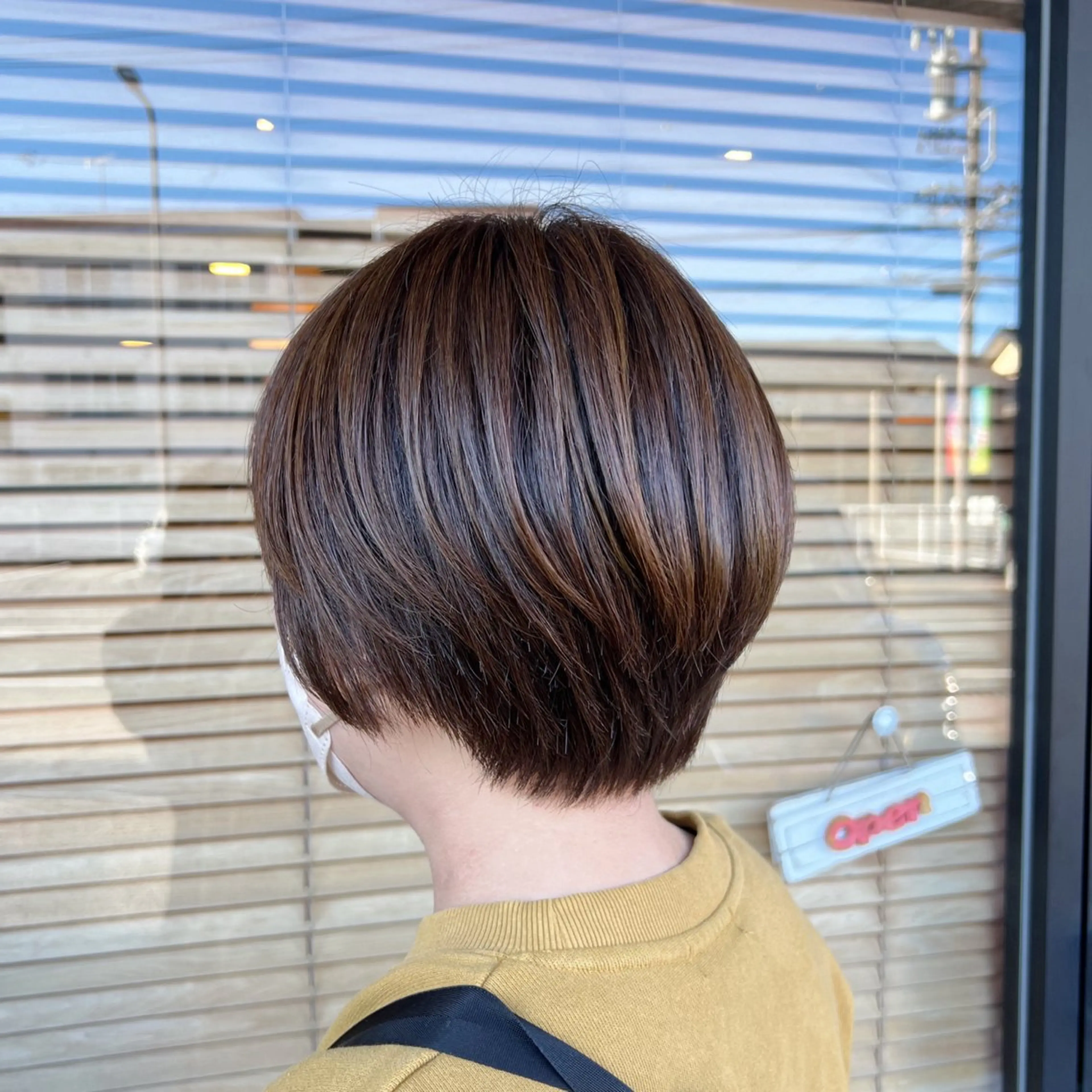 ショート カラー 筒井 璃音のヘアスタイル