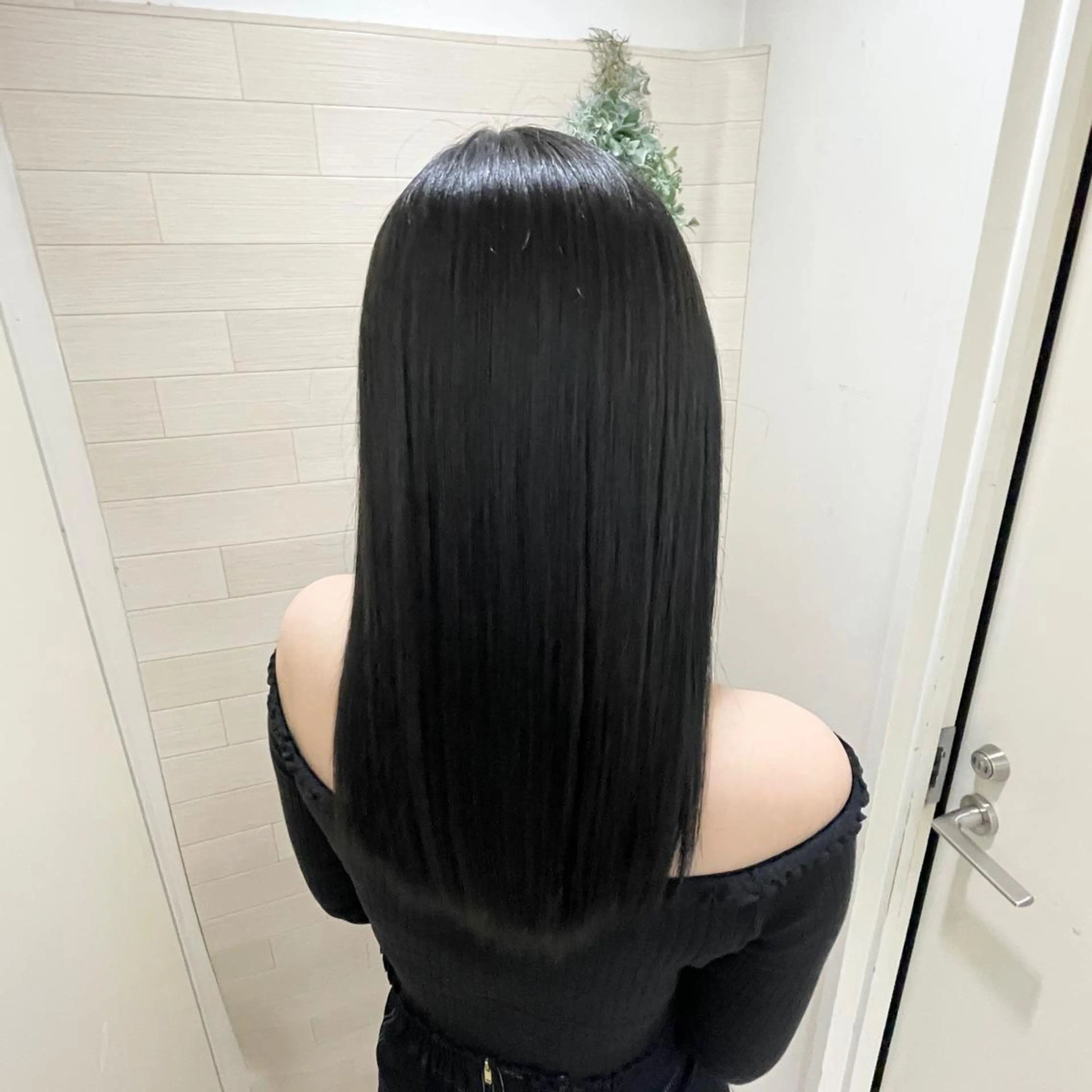 ロング カラー 黒髪 ブルーカラー ブルーブラック ブリーチ/ヘアセット 【𝙍𝙞𝙣𝙤】のヘアスタイル