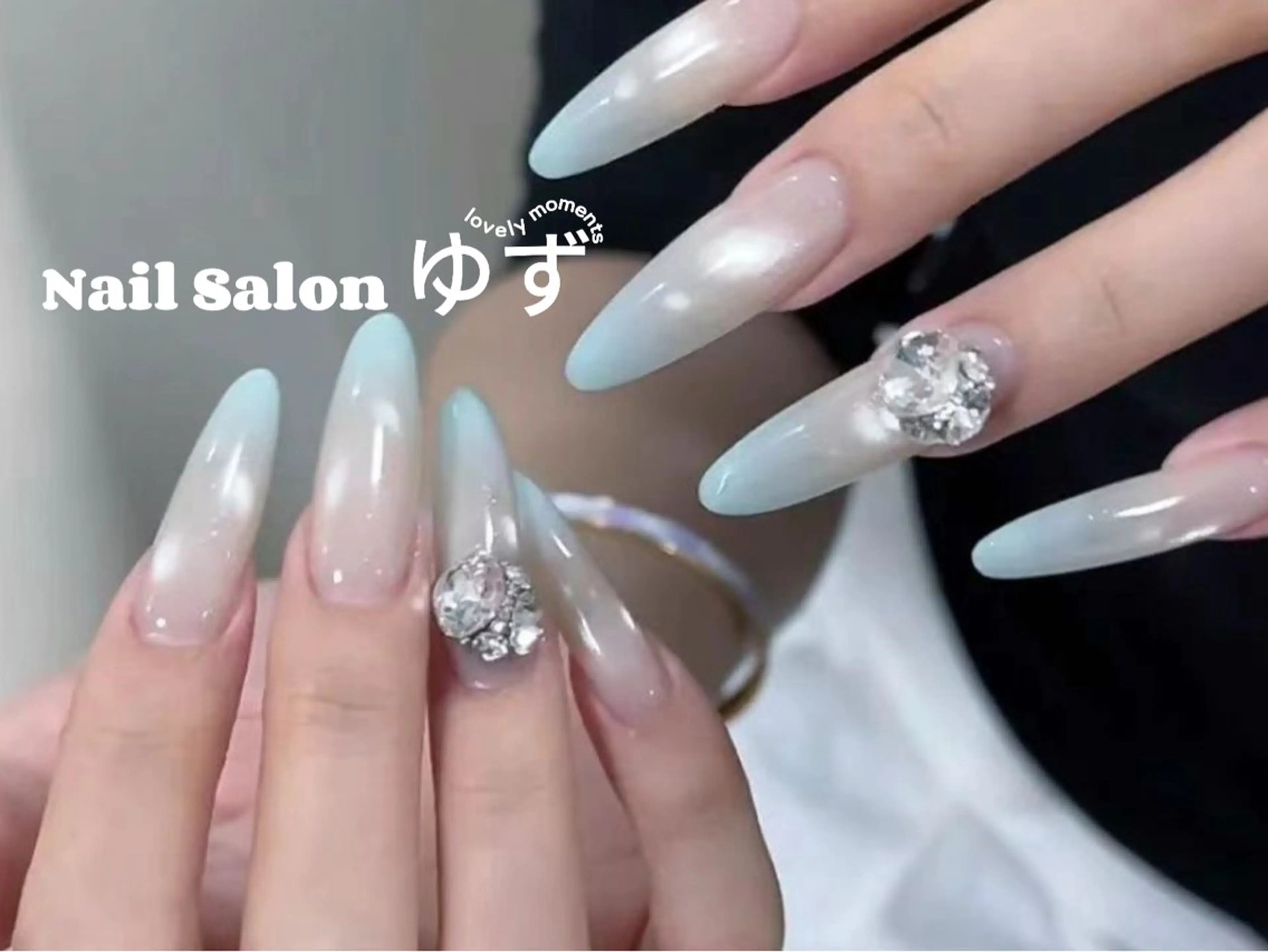 ネイル キラキラネイル 水色 マグネットネイル 夏ネイル ワンホンネイル ネイルサロン ゆずのネイルデザイン