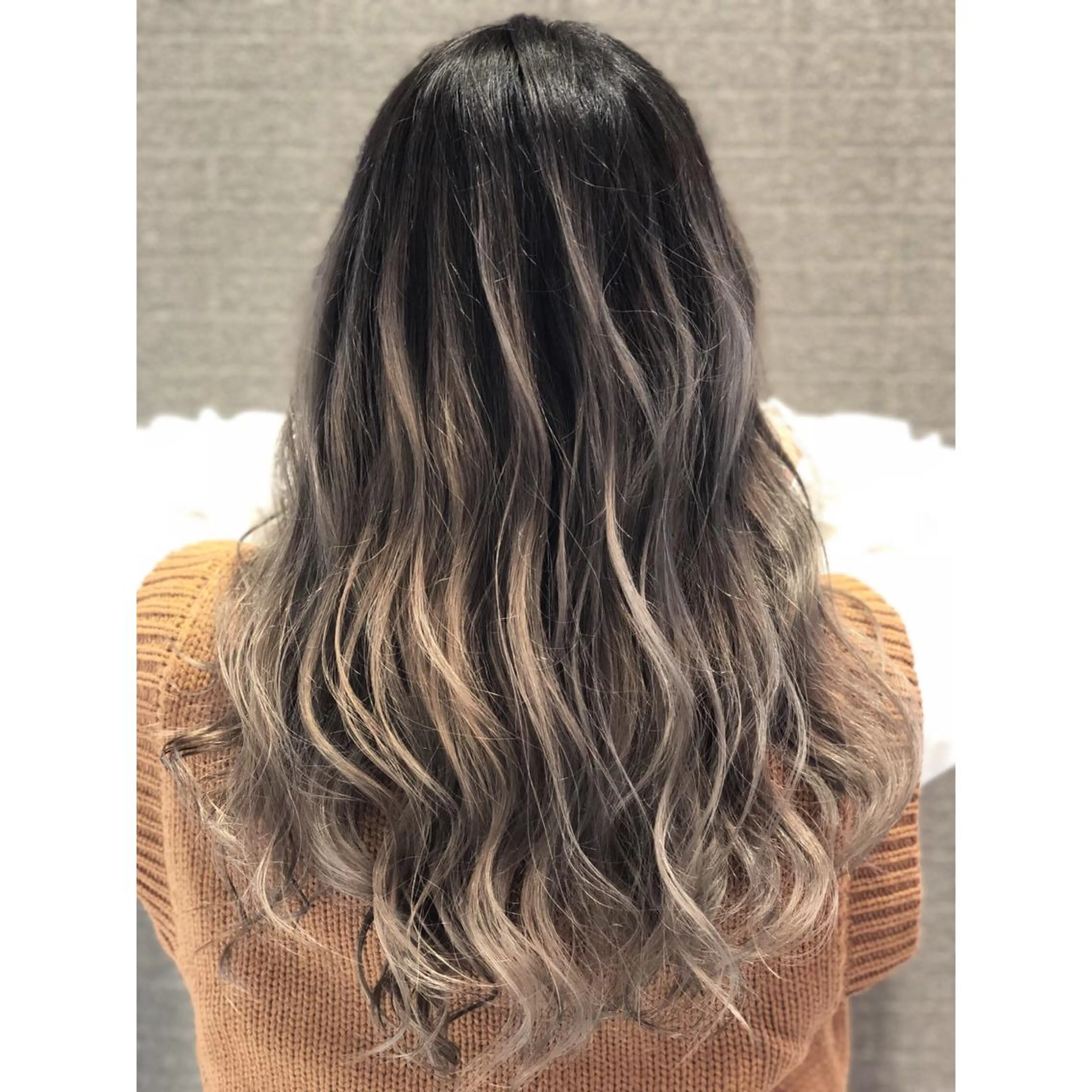 セミロング カラー ヘアアレンジ バレイヤージュ デザインカラー グラデーションカラー ハイライトカラー ハイトーンカラー アンドウ ユウ/ レイヤーカット/韓国のヘアスタイル