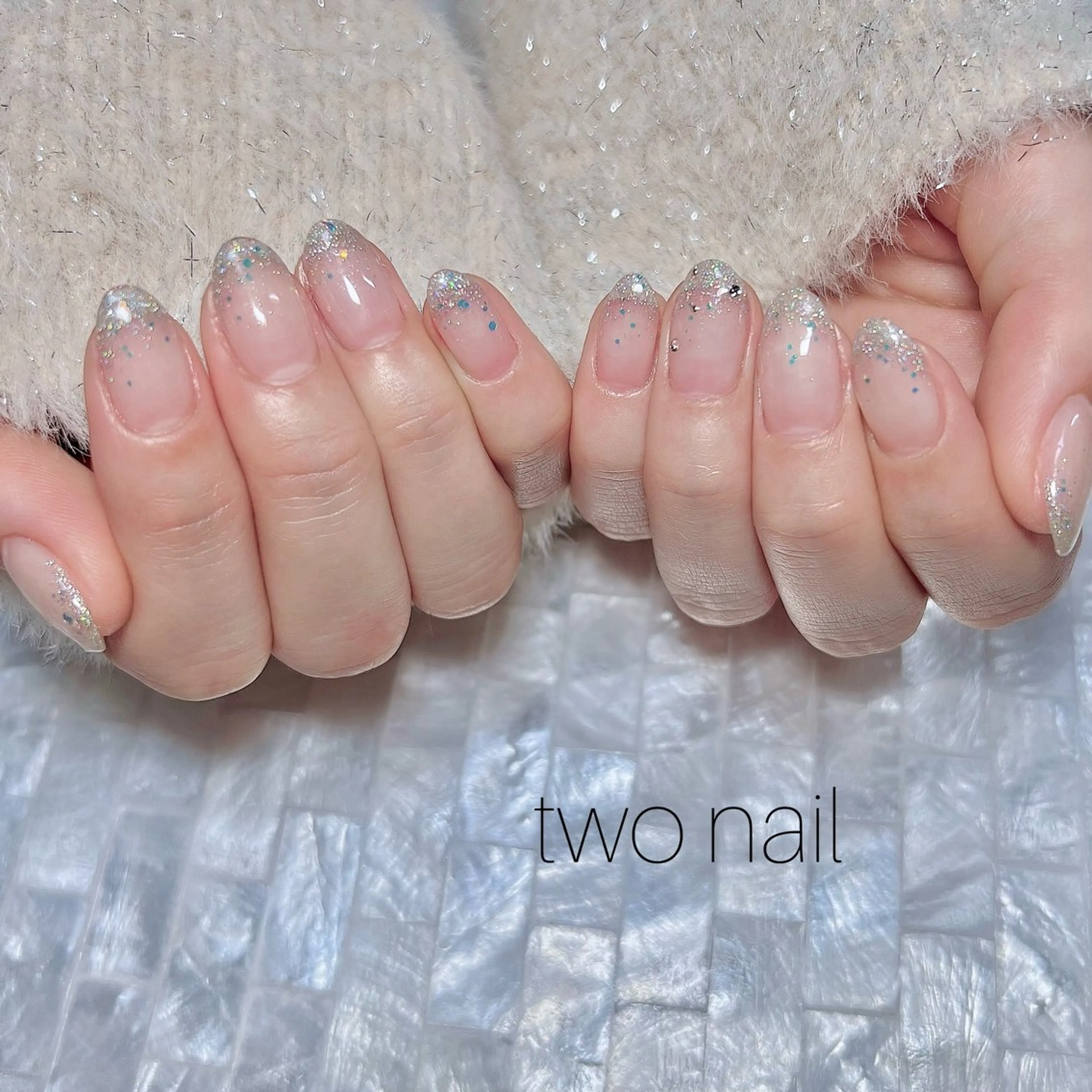 ネイル オーロラネイル フレンチネイル キラキラネイル ネイルチップ ホワイト ハンドネイル two nailのネイルデザイン