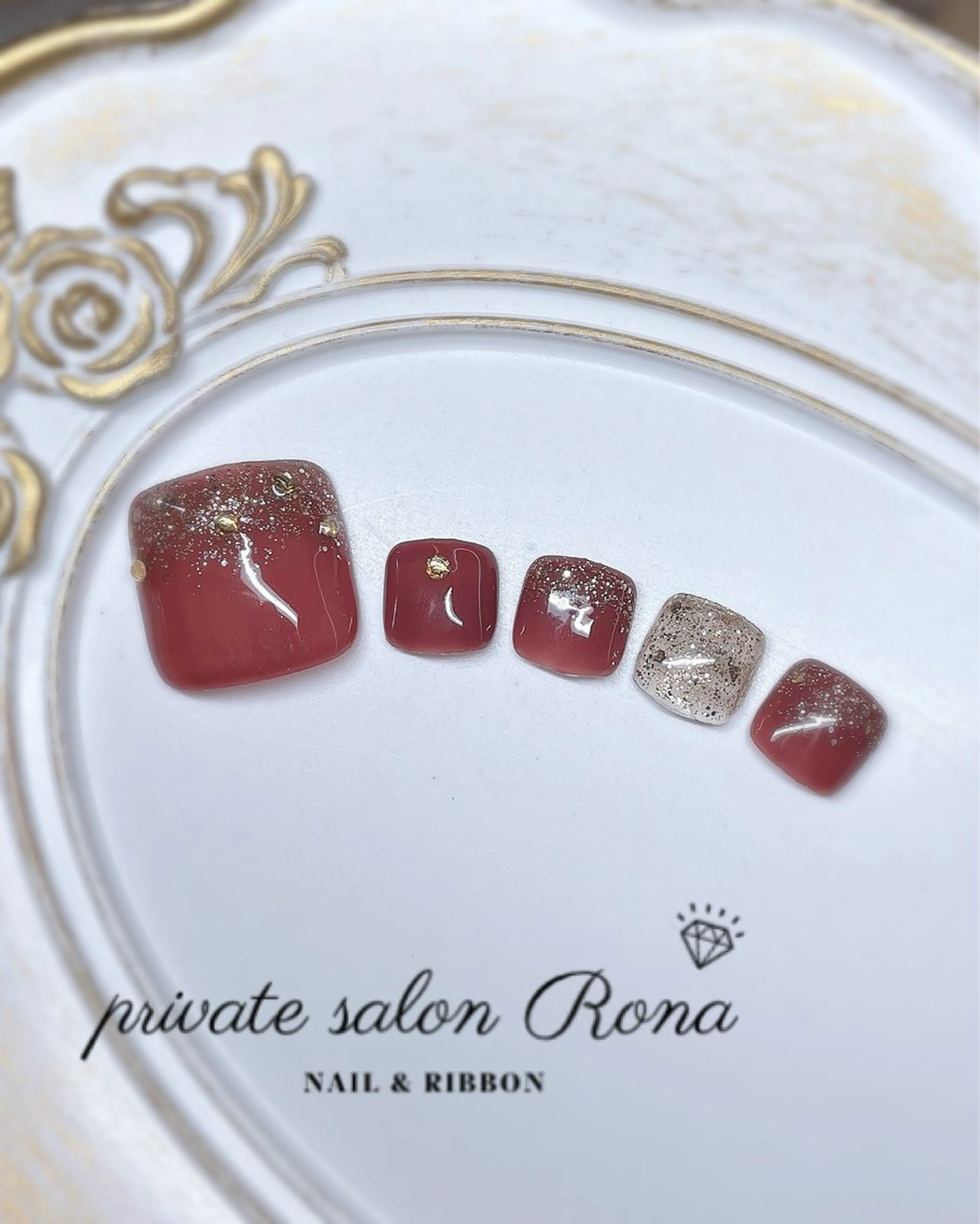 ネイル フットネイル ラメ(グリッター) 赤色 伊瀬 衣代のネイルデザイン