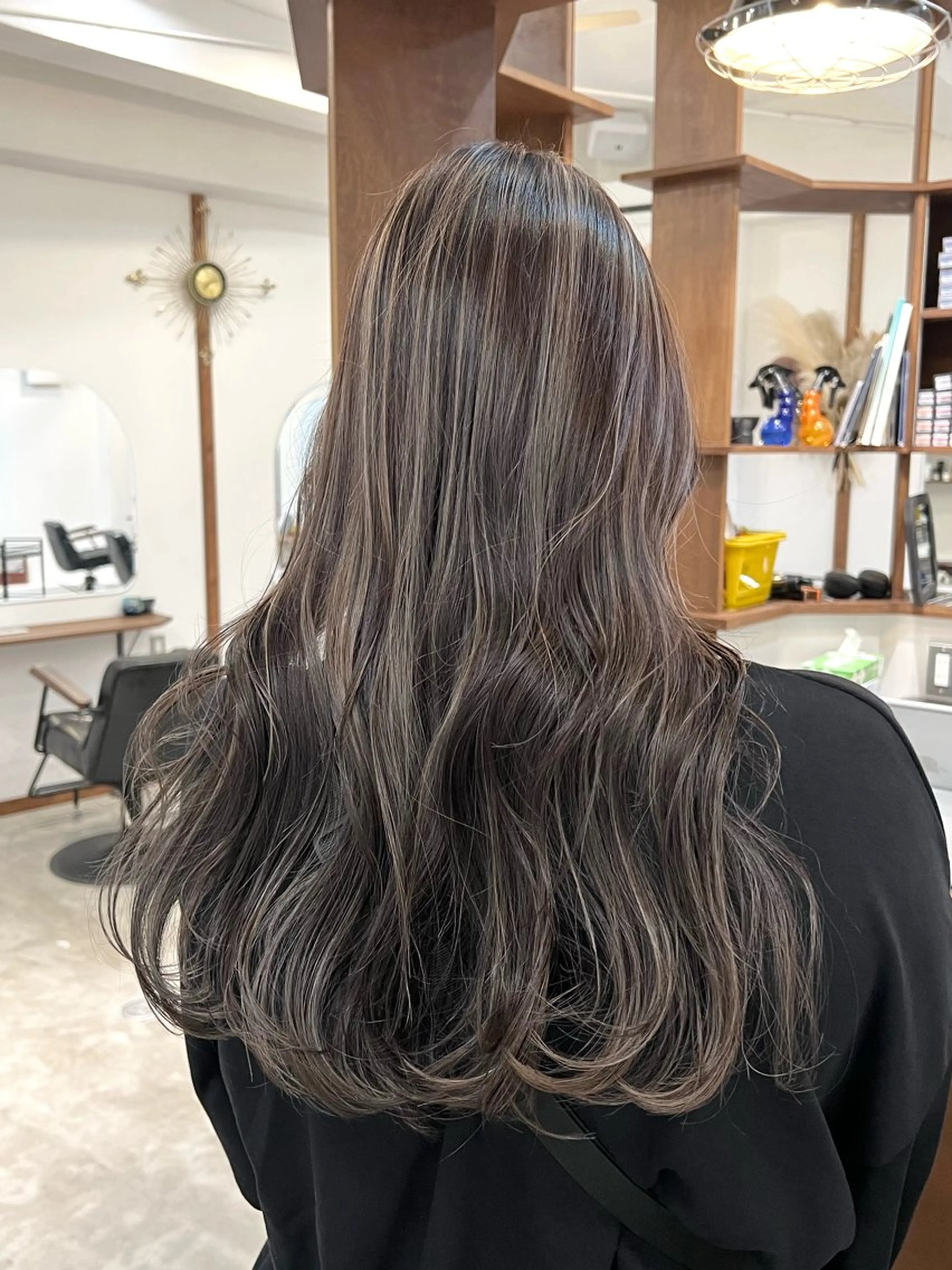 ロング ハイライト 牧田 彩香のヘアスタイル