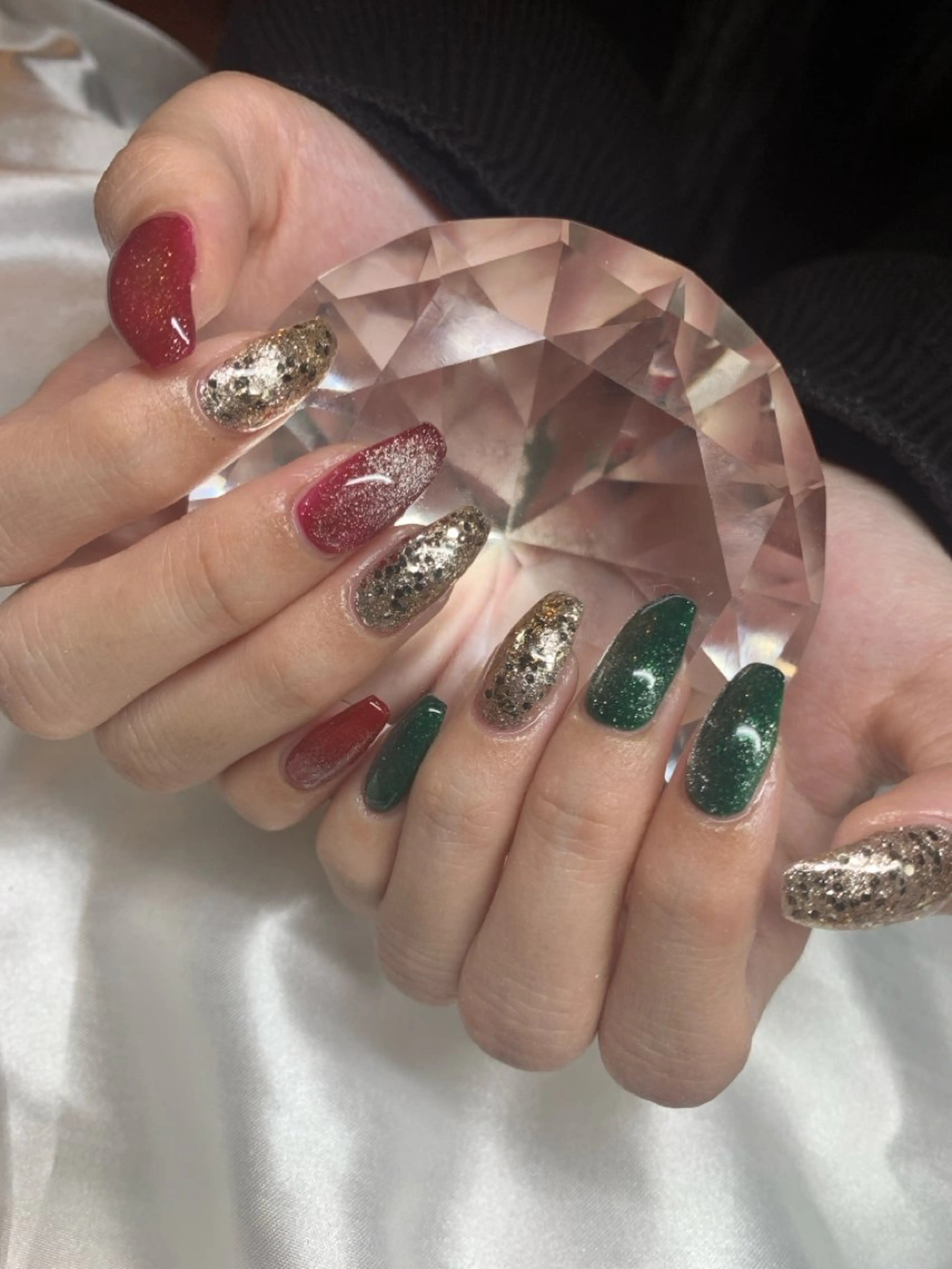 ネイル マグネットネイル 赤色 スカルプネイル スクエアネイル 冬ネイル happiness nailのネイルデザイン