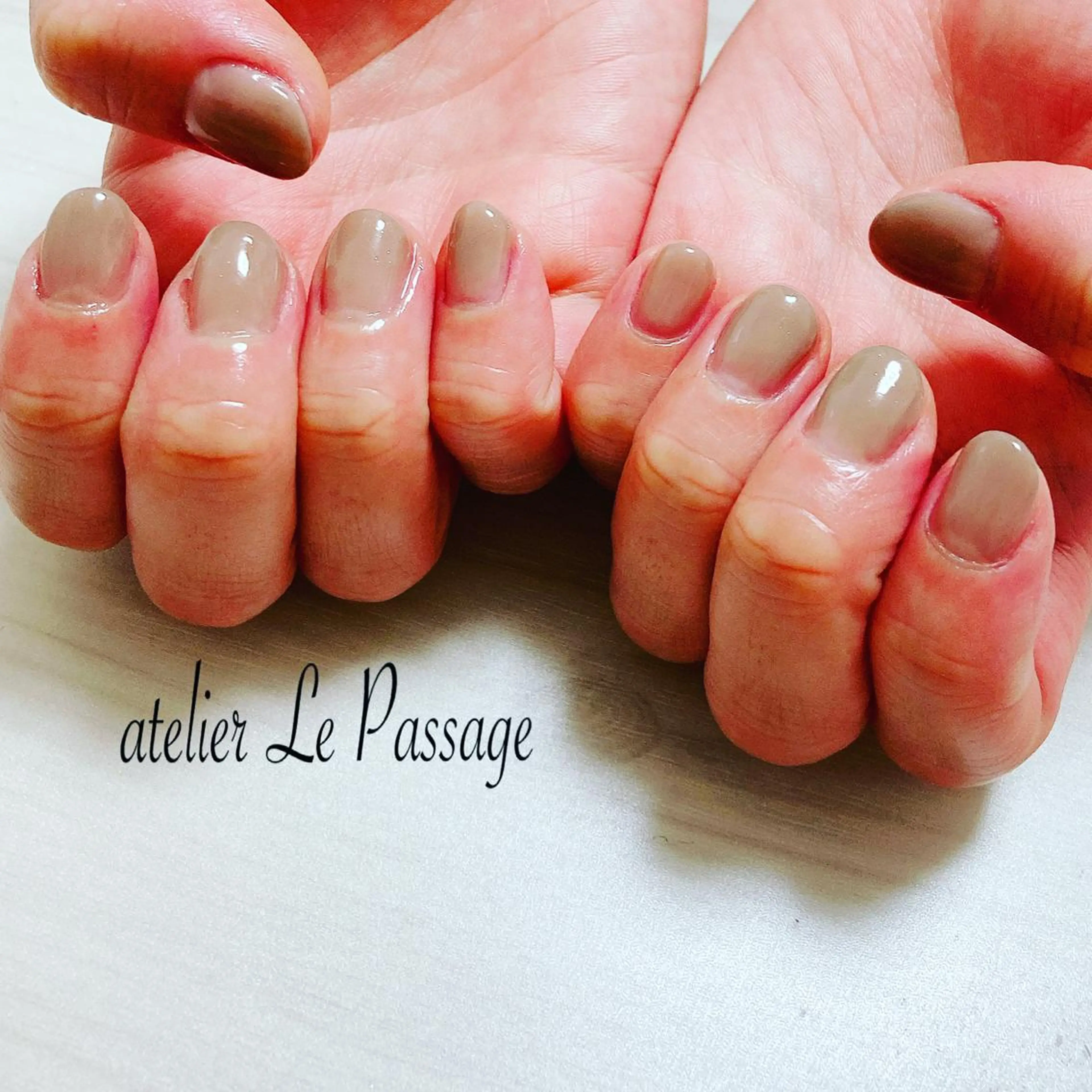 ネイル ジェルネイル キラキラネイル ラメ(グリッター) オフィスネイル ワンカラーネイル Atelier Le Passage所属・h nakatsukaのネイルデザイン