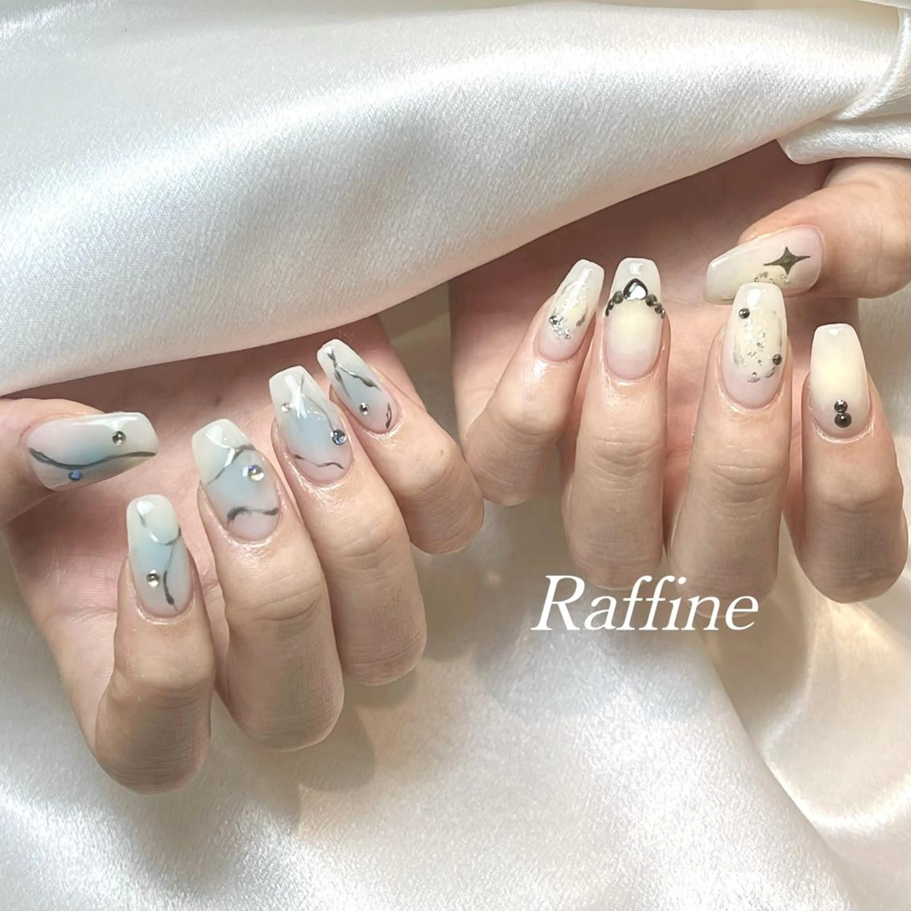 ネイル ハンドネイル フットネイル ハンドケア RAFFINE 月🦋🩵のネイルデザイン