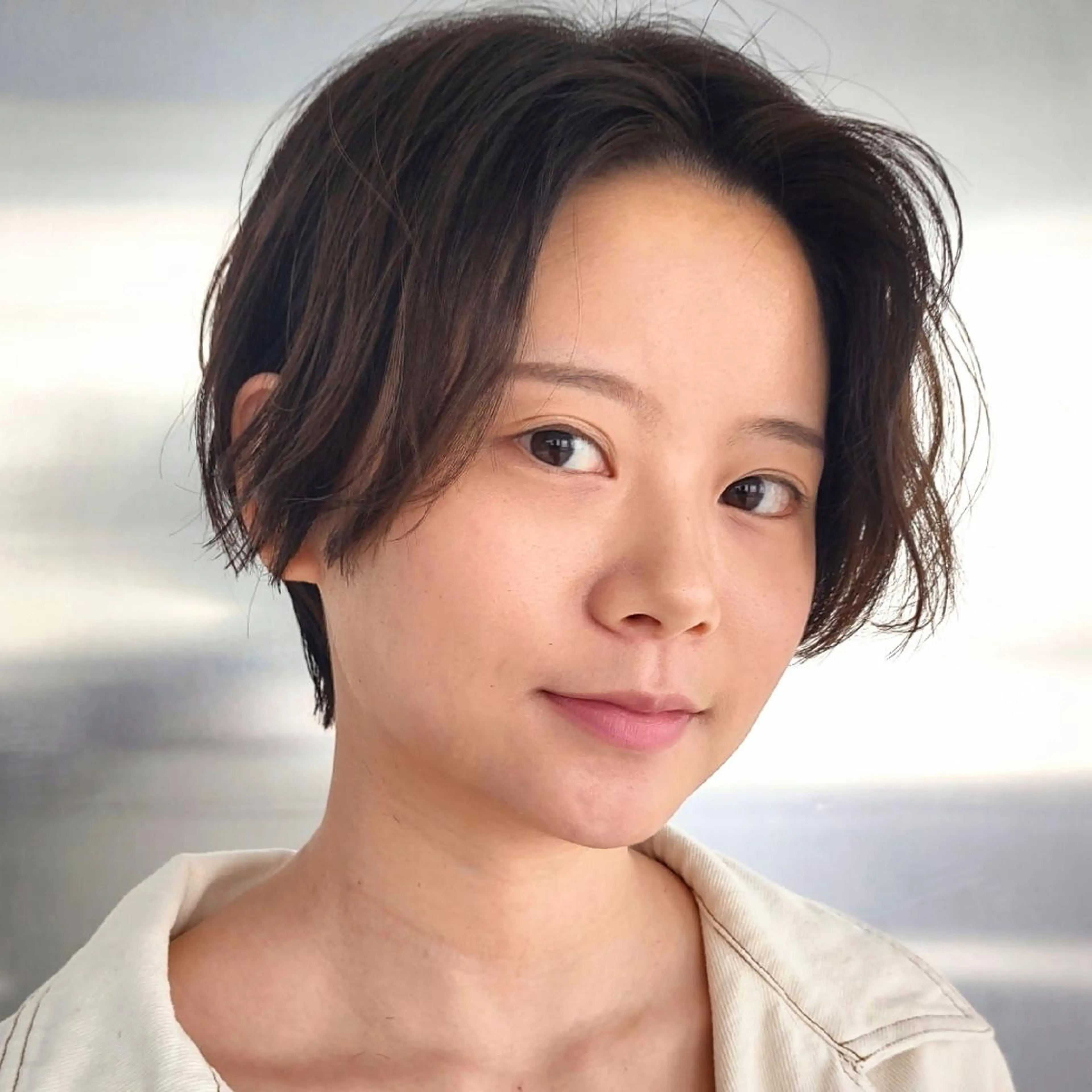 ショート カラー ショートレイヤー ブラウンカラー チョコレートブラウン レイヤーカット ショートヘア カット ヘアカラー トリートメント Salon de Chloe所属・イシグリ イチのヘアスタイル