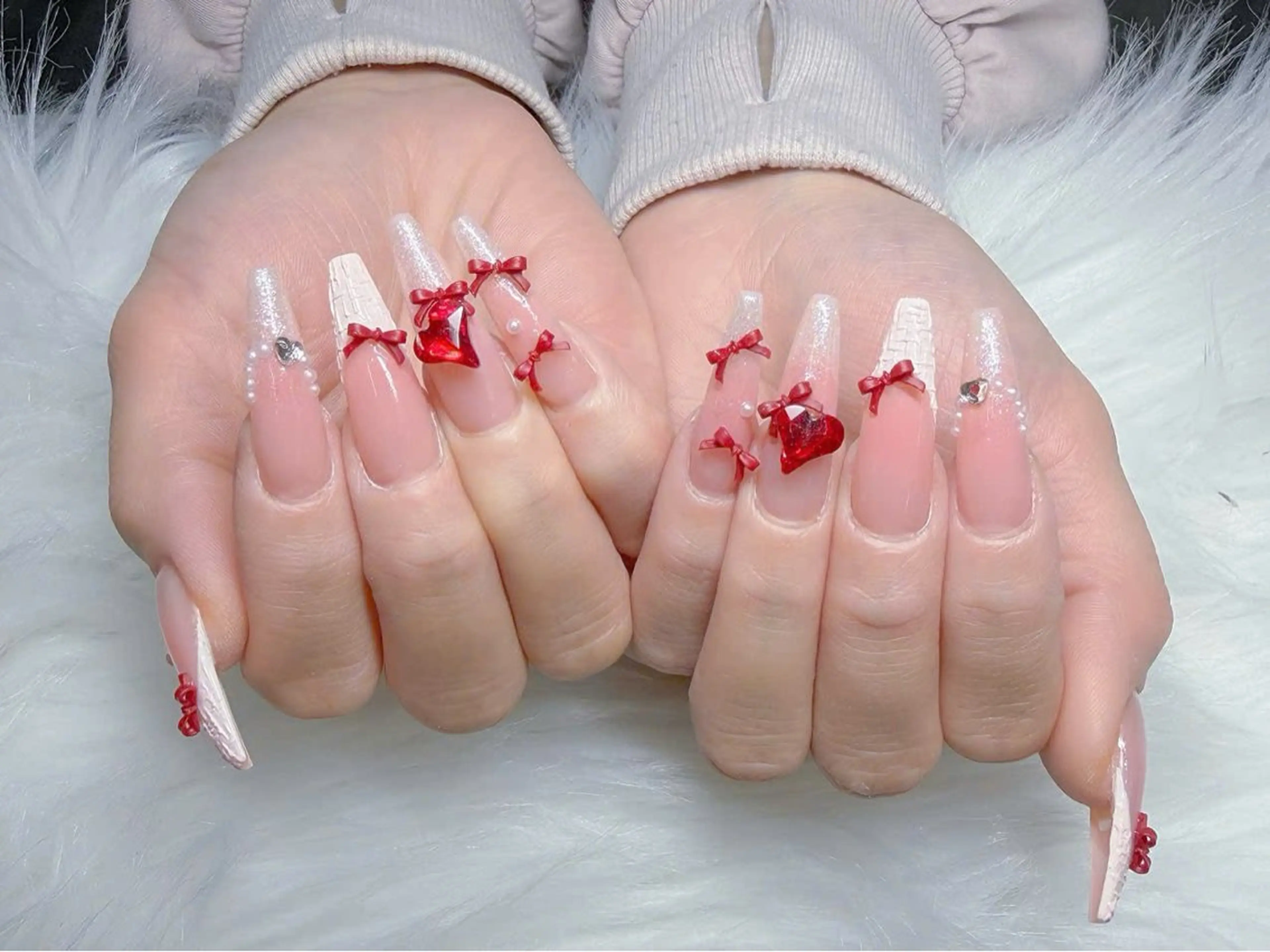 セミロング 韓国風ヘア クリスマス ハンドネイル 79Linanailnamba所属・Linanail Nambaのネイルデザイン