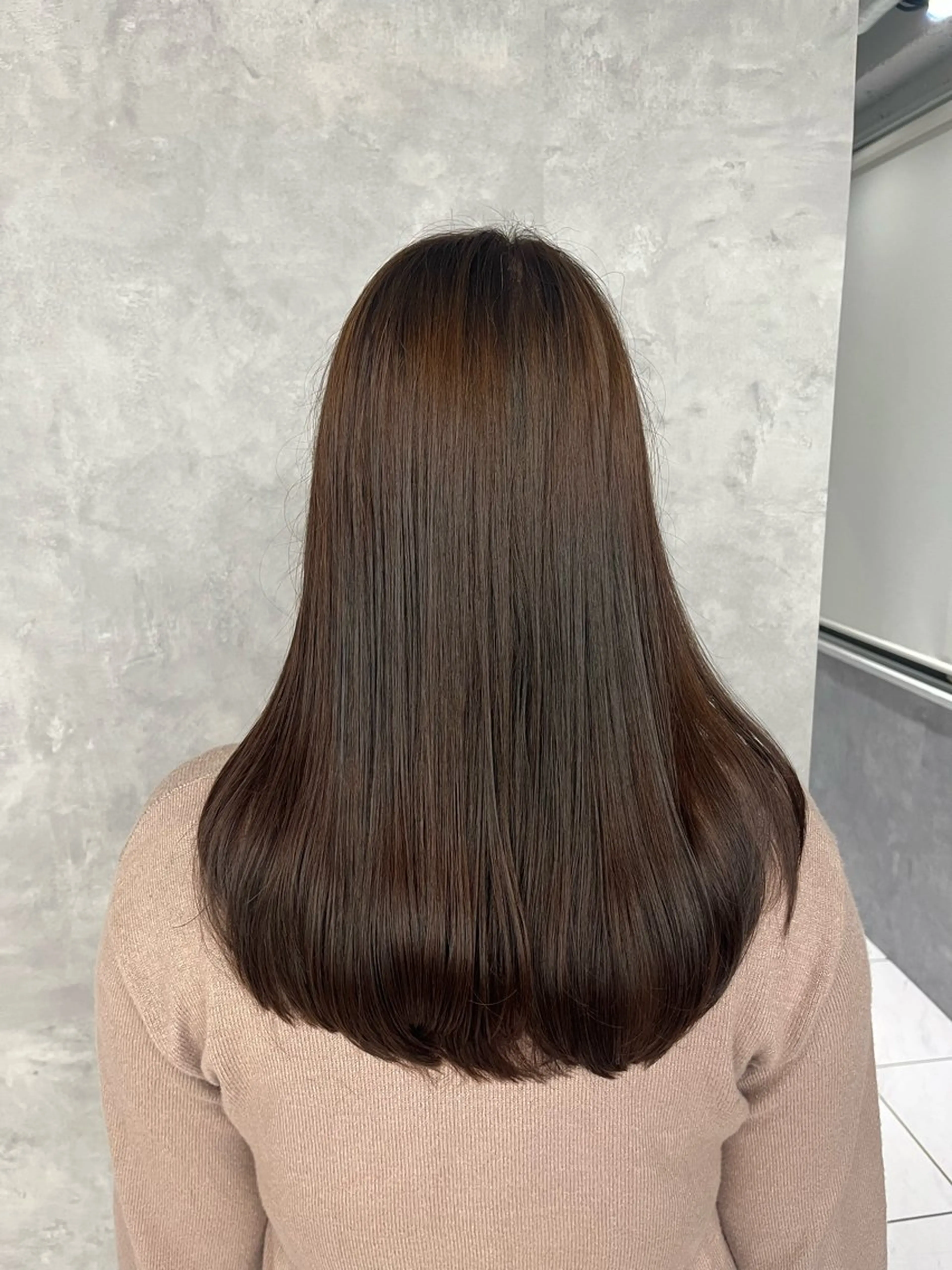 ミディアム カット ヘアカラー 縮毛矯正 トリートメント ill【イル】天神西通り店所属・髪質改善縮毛矯正/暖 色カラー/ウエダカナのヘアスタイル