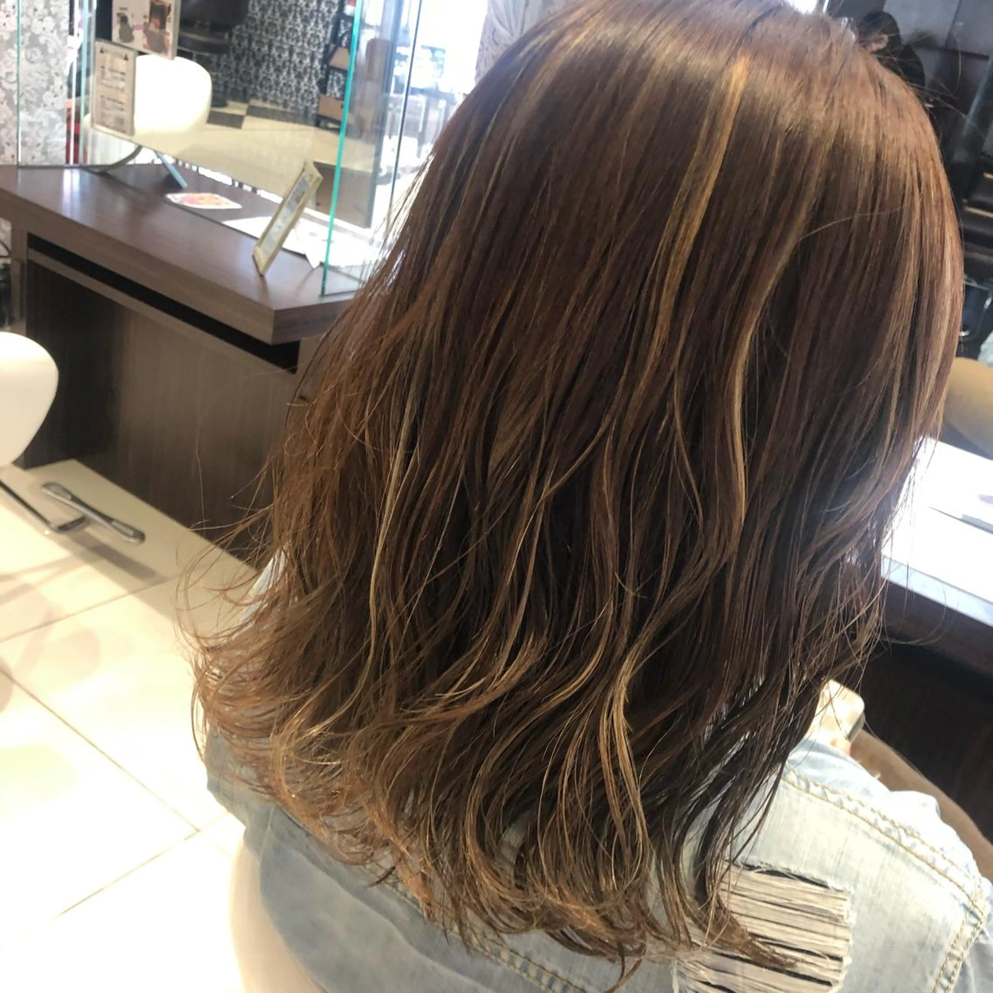 ミディアム カラー 松永 果菜のヘアスタイル