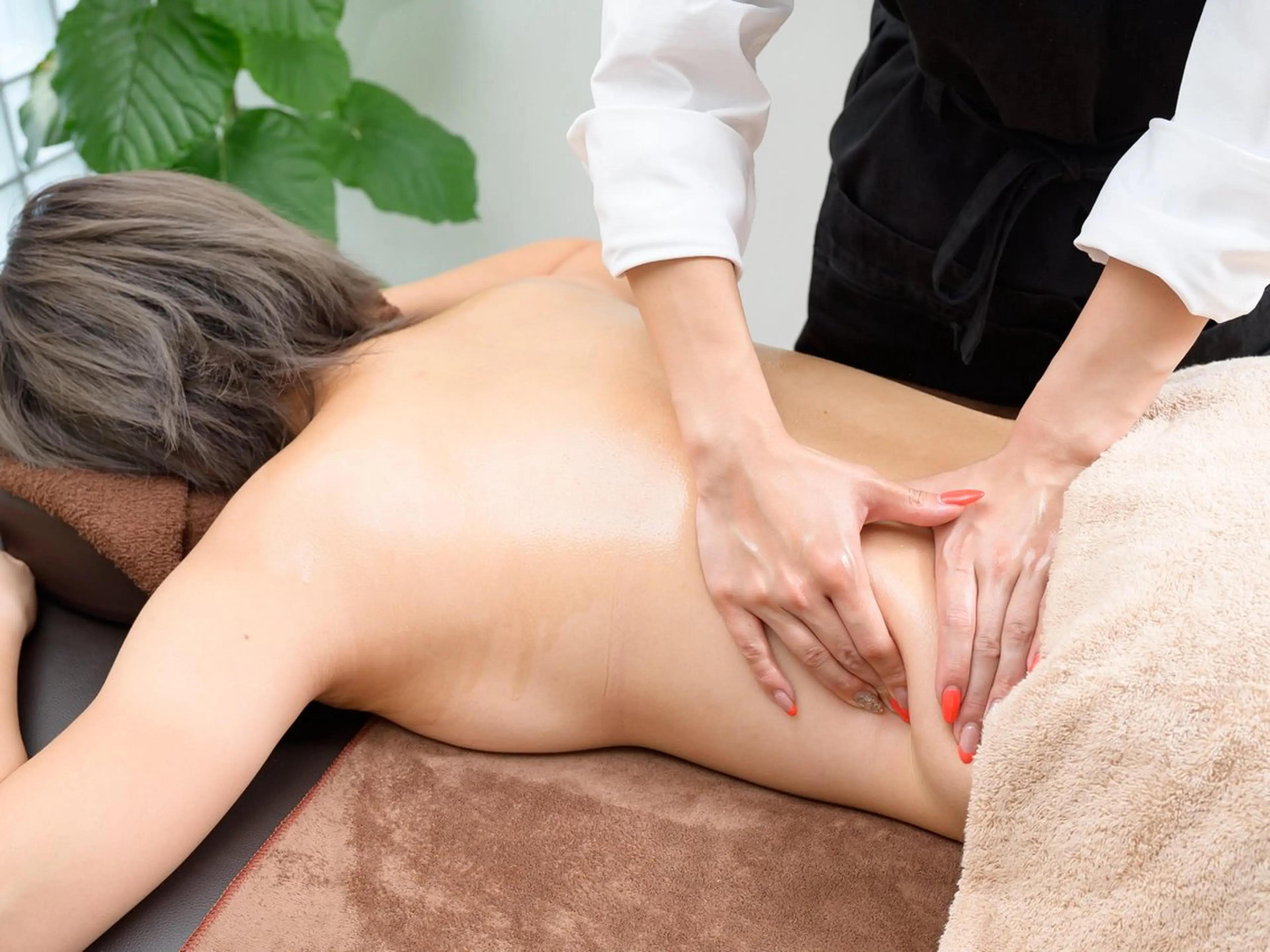 👩女性専用👩「【辛い肩腰の痛みに】背面のみ60分‼️」オイルリンパマッサージで凝り固まった老廃物を流します✨の写真