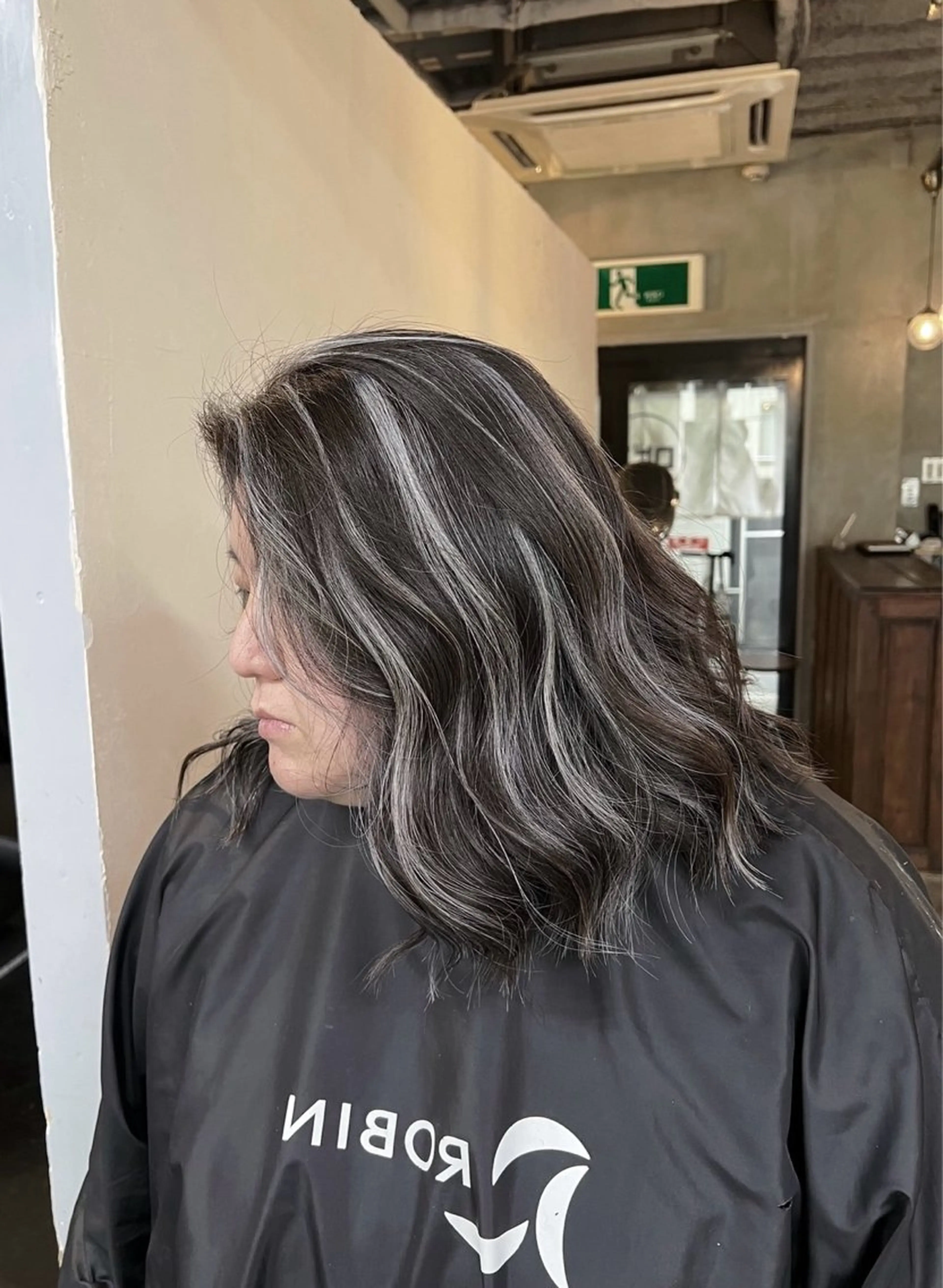 ミディアム カラー ダークグレー ダークグレージュ グレージュ ハイライトカラー ハイライト カット ヘアカラー トリートメント ROBIN所属・指名数No.1 /NAOYAのヘアスタイル