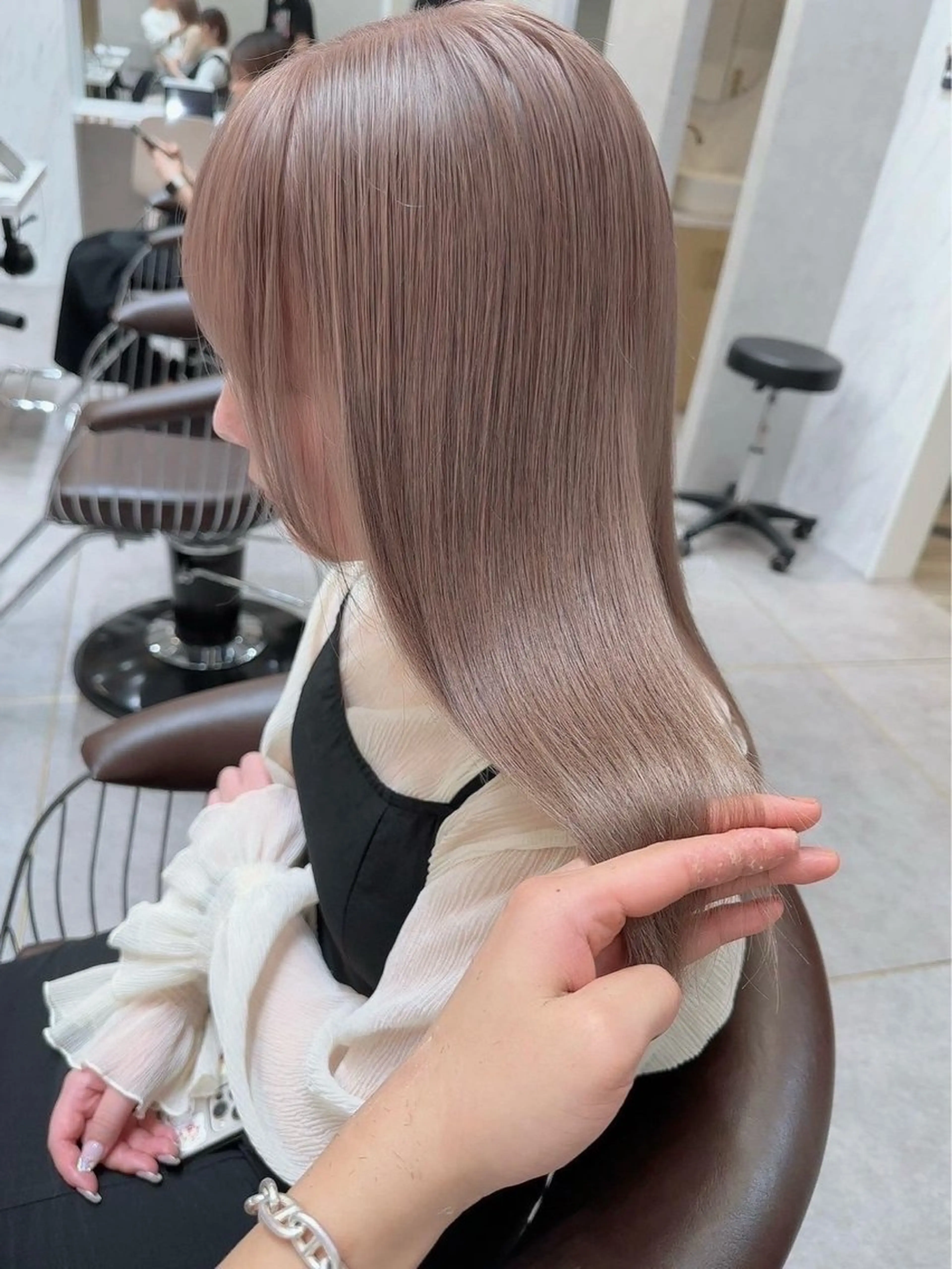 ロング カラー カット ヘアカラー トリートメント Lond Le'a /ハイトーンカラーのヘアスタイル