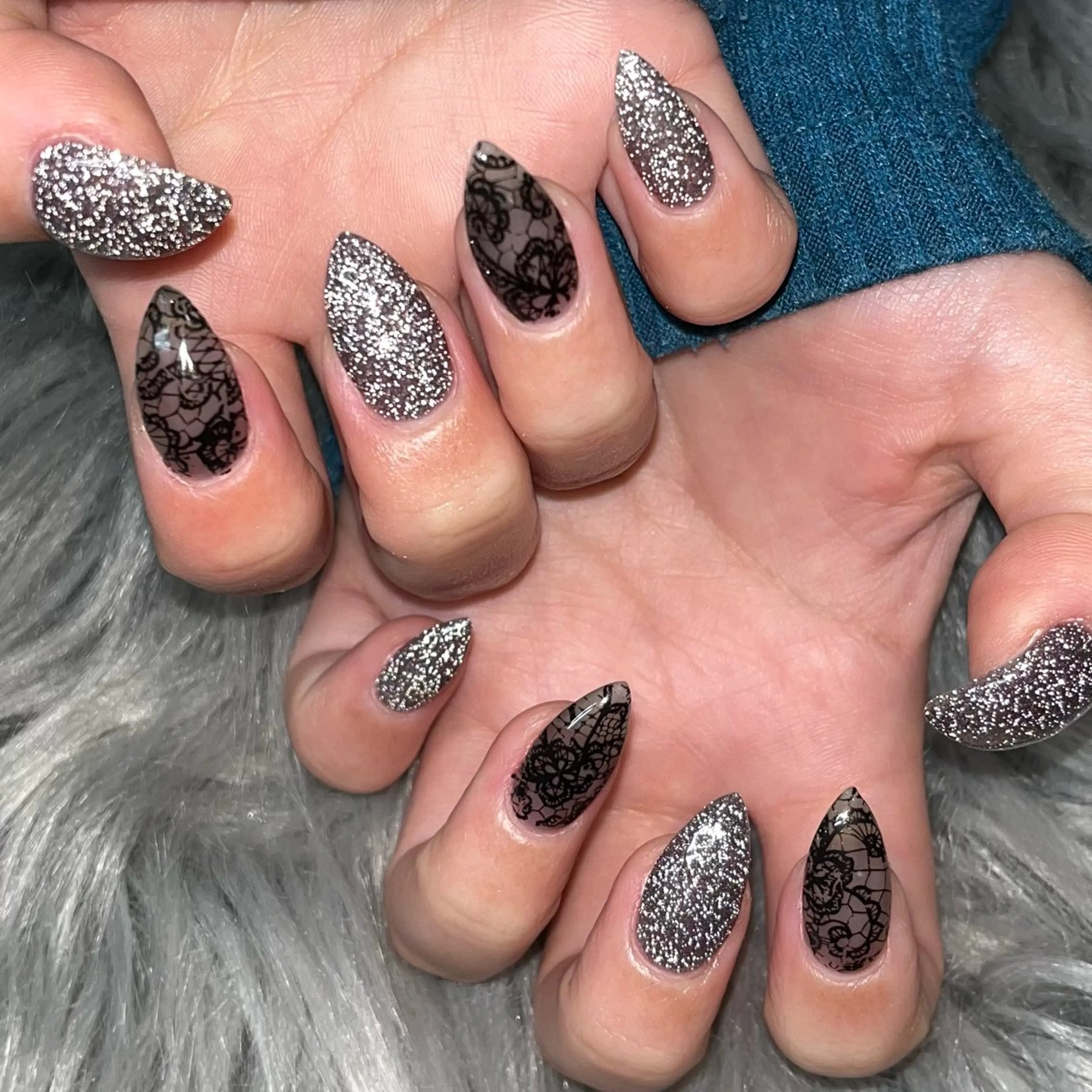 【 3月まで限定❣️】 ＜オフ無し💅＞ 片手２本ずつアート／つけ放題🎀 ̖́-（パラジェル+1,000円で変更🉑）の写真