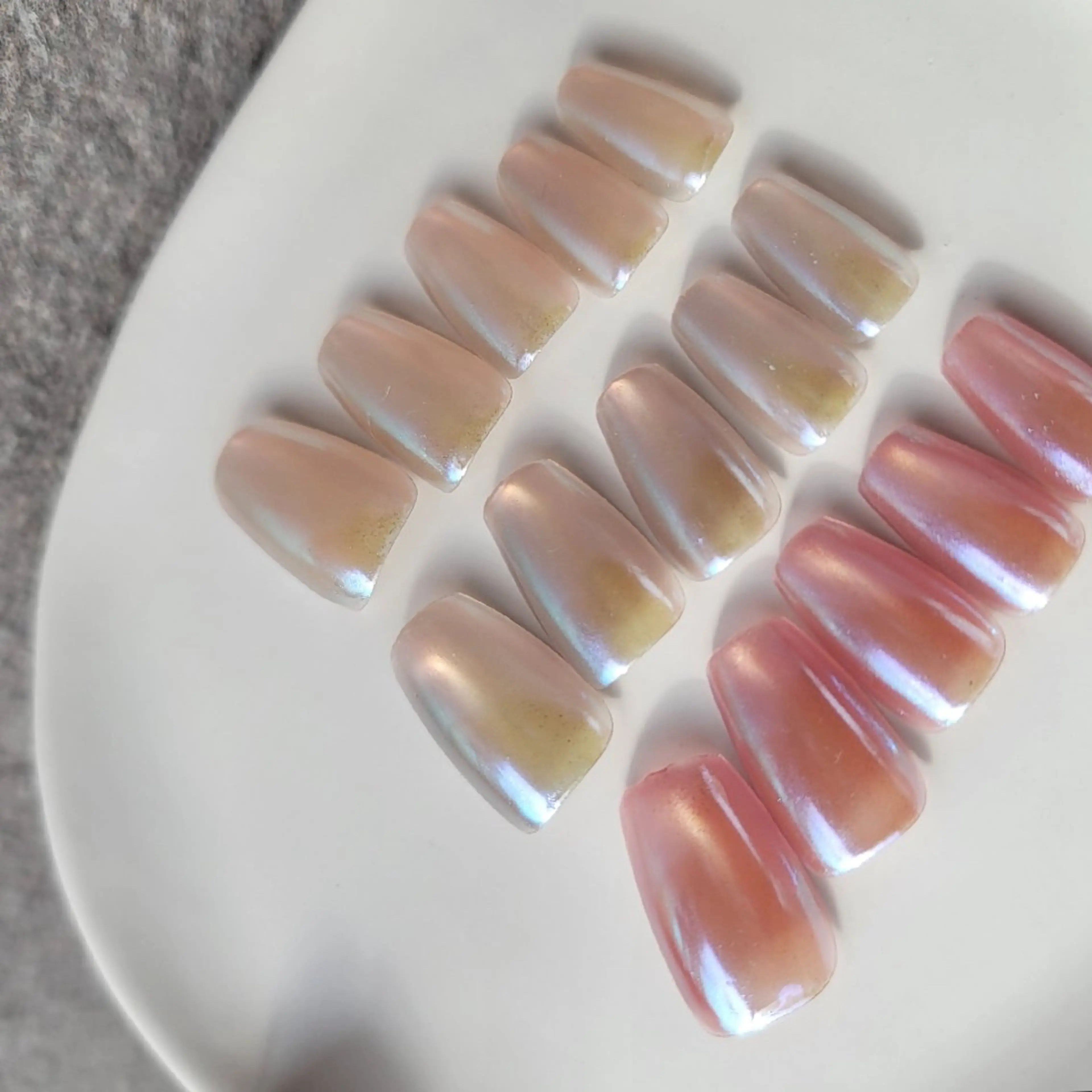 ネイル ミラーネイル 🌲🌳🚪iiit o🌲🌳🌲のネイルデザイン