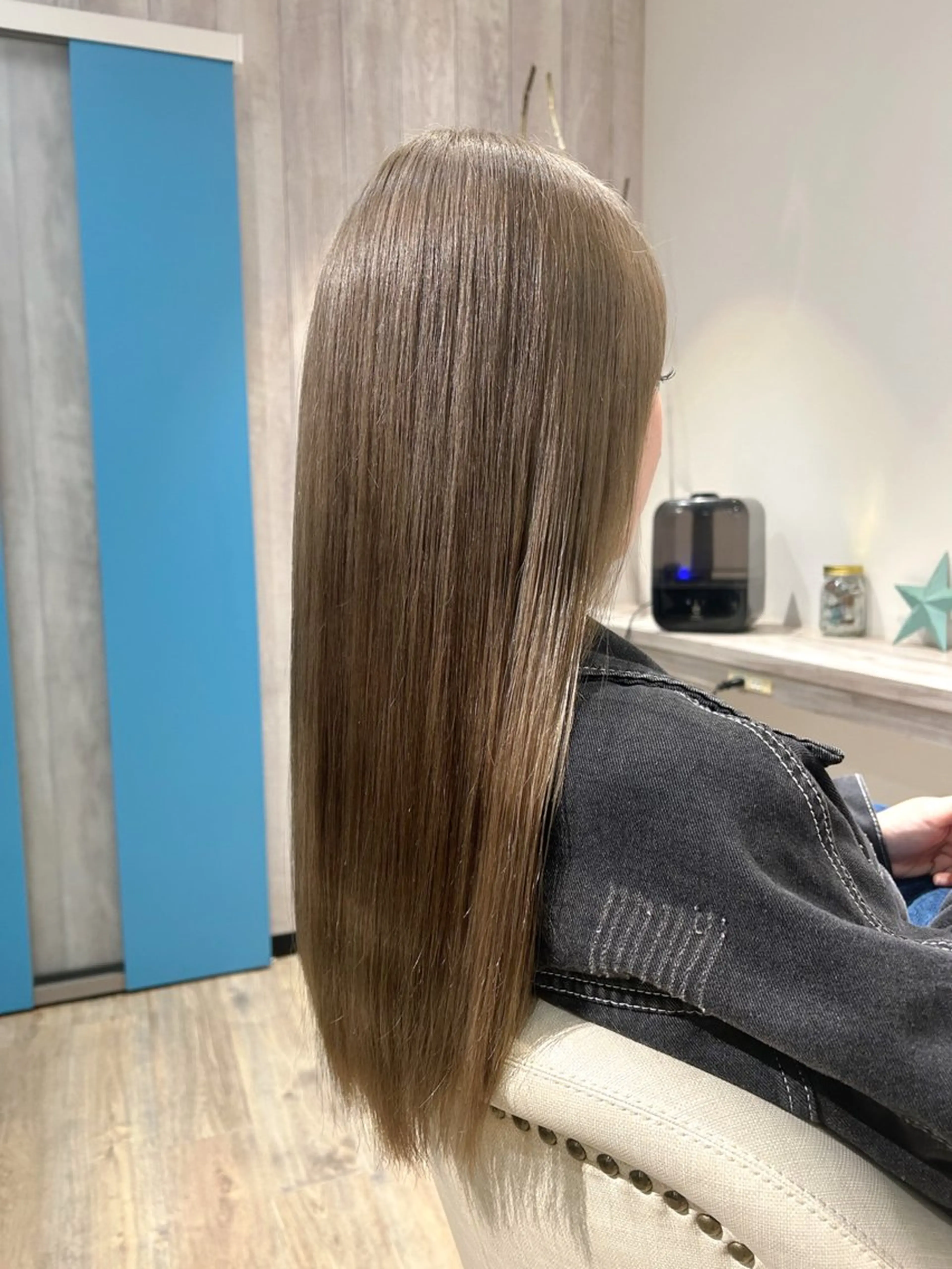 カラー ベージュカラー ブリーチ ミルクティーベージュ ヘアカラー KANALOA hair produce所属・水口 琴絵のヘアスタイル