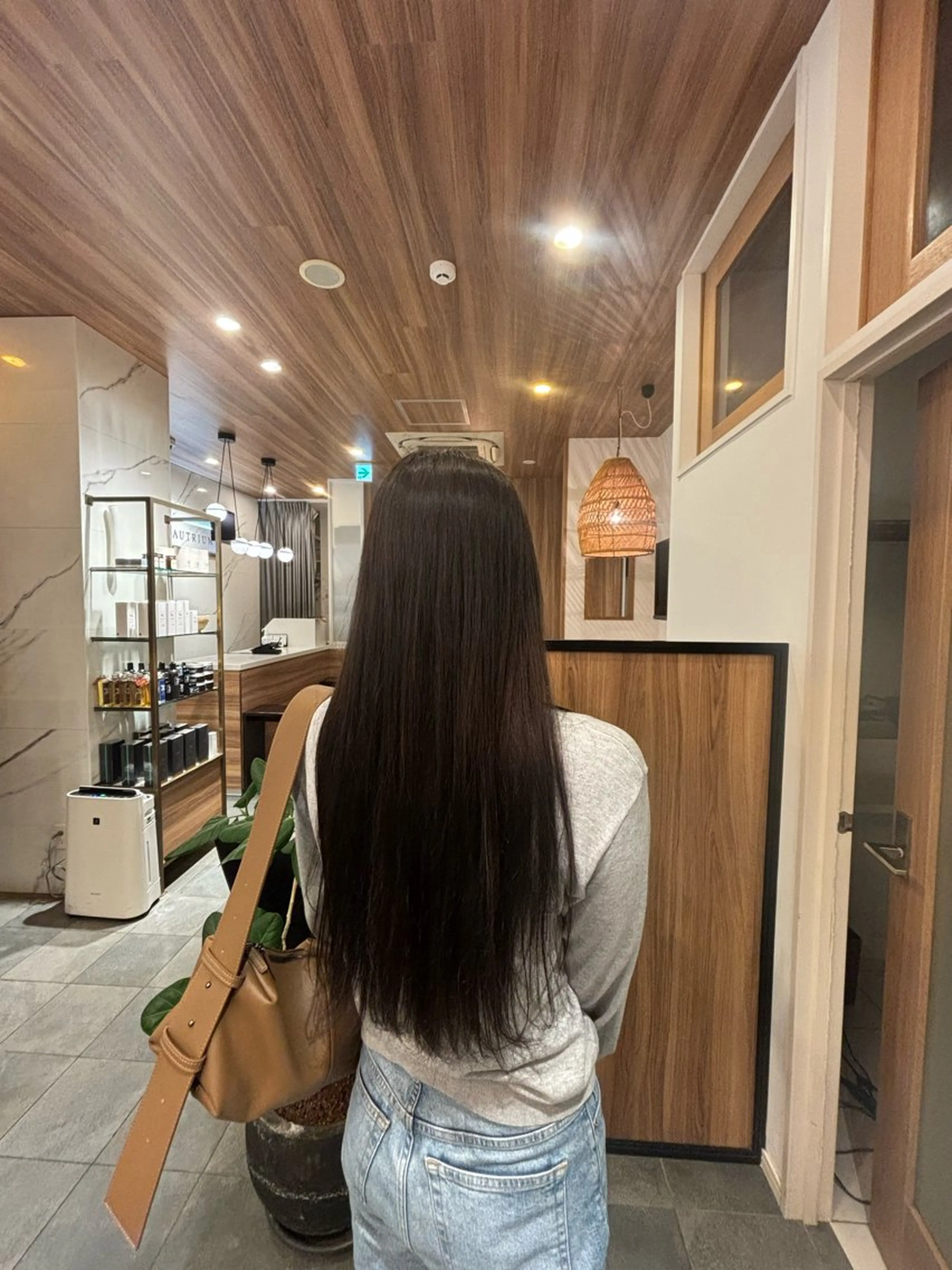 ミディアム 石川 幸呼のヘアスタイル