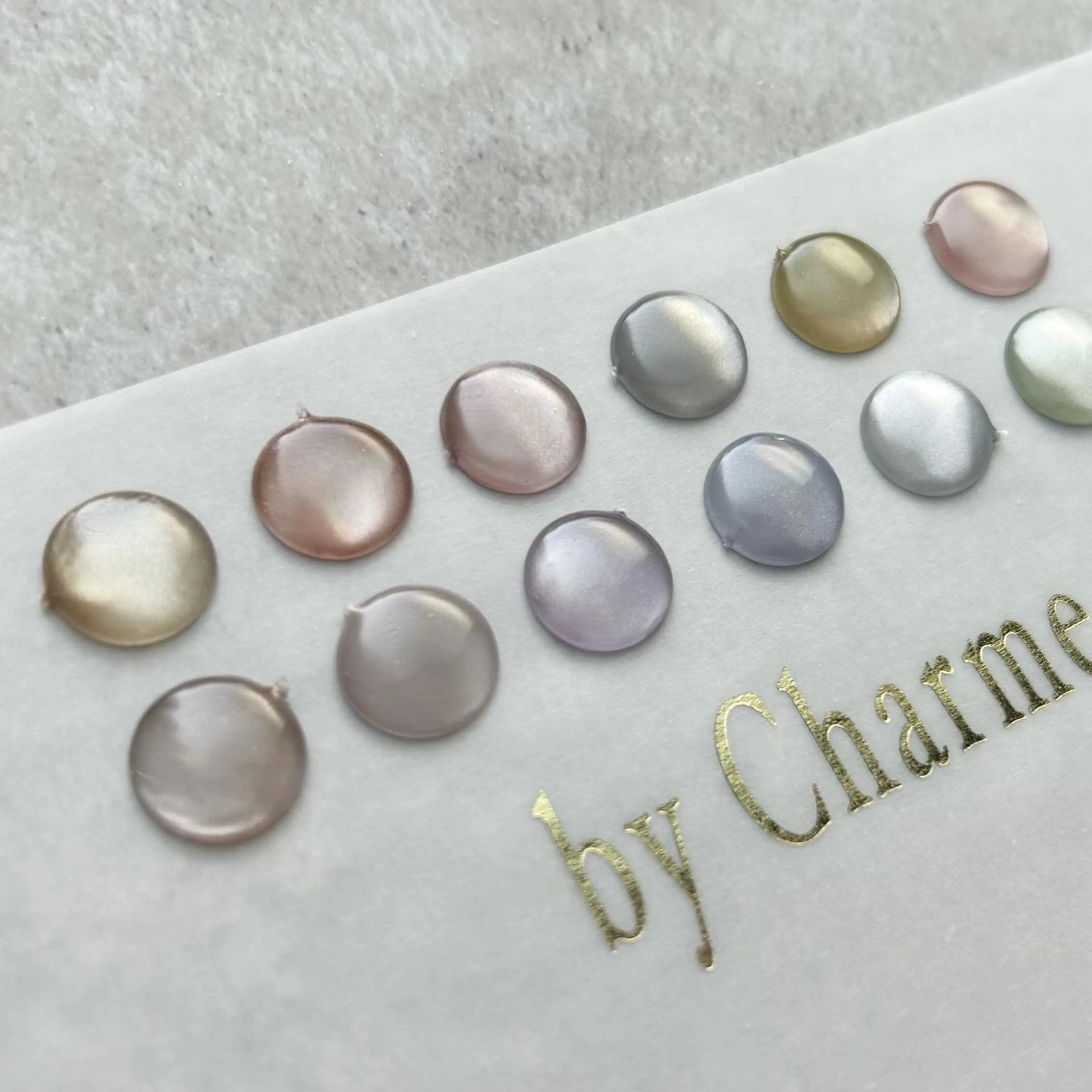 ネイル マグネットネイル マグネットワンカラー ワンカラーネイル ハンドネイル Ray. ちゅるん系ニュアンスのネイルデザイン