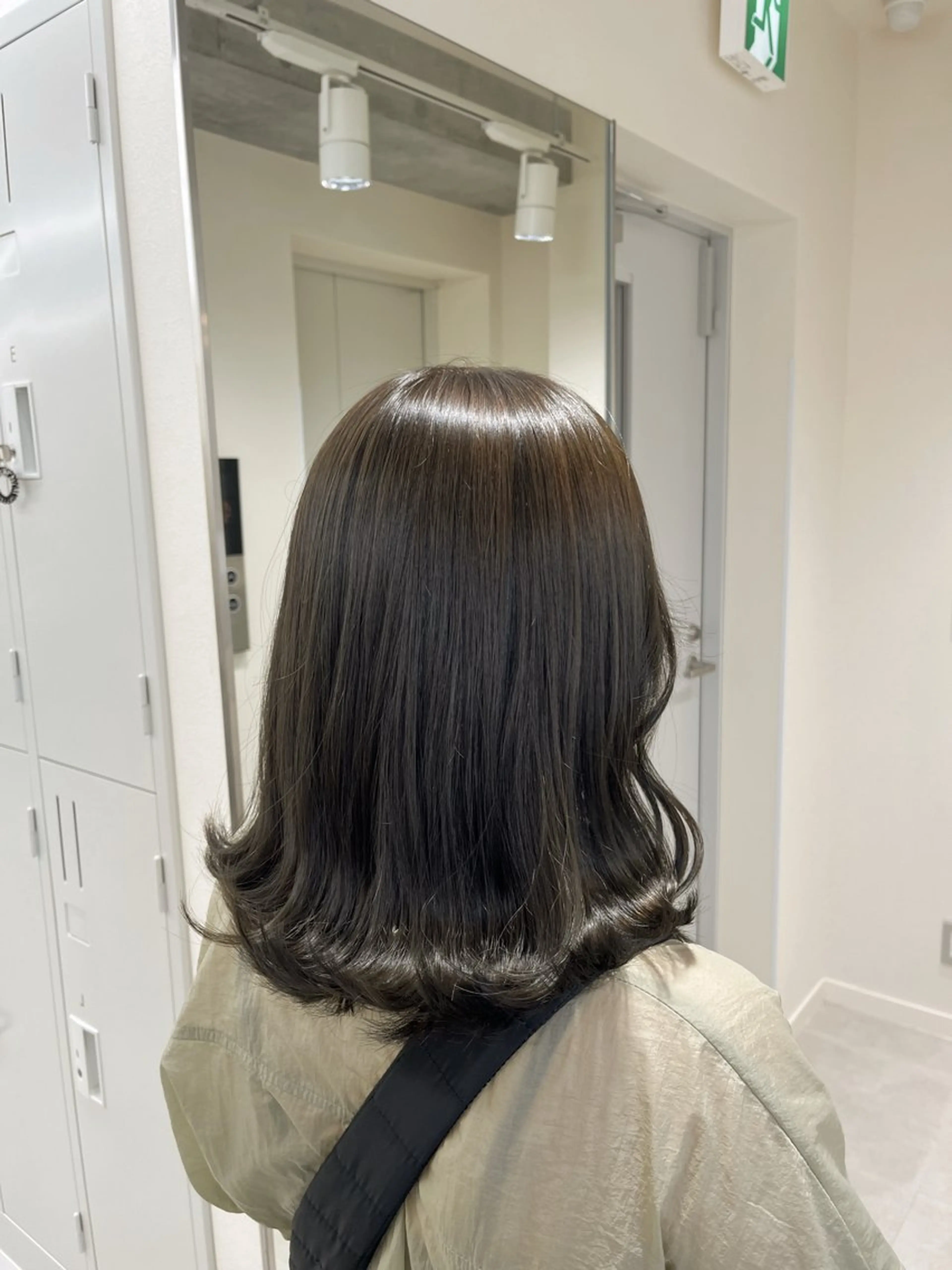 ミディアム カラー グレージュ オリーブグレージュ オリーブグレー ユイナ 🕊NaVI ベージュ/透明感のヘアスタイル