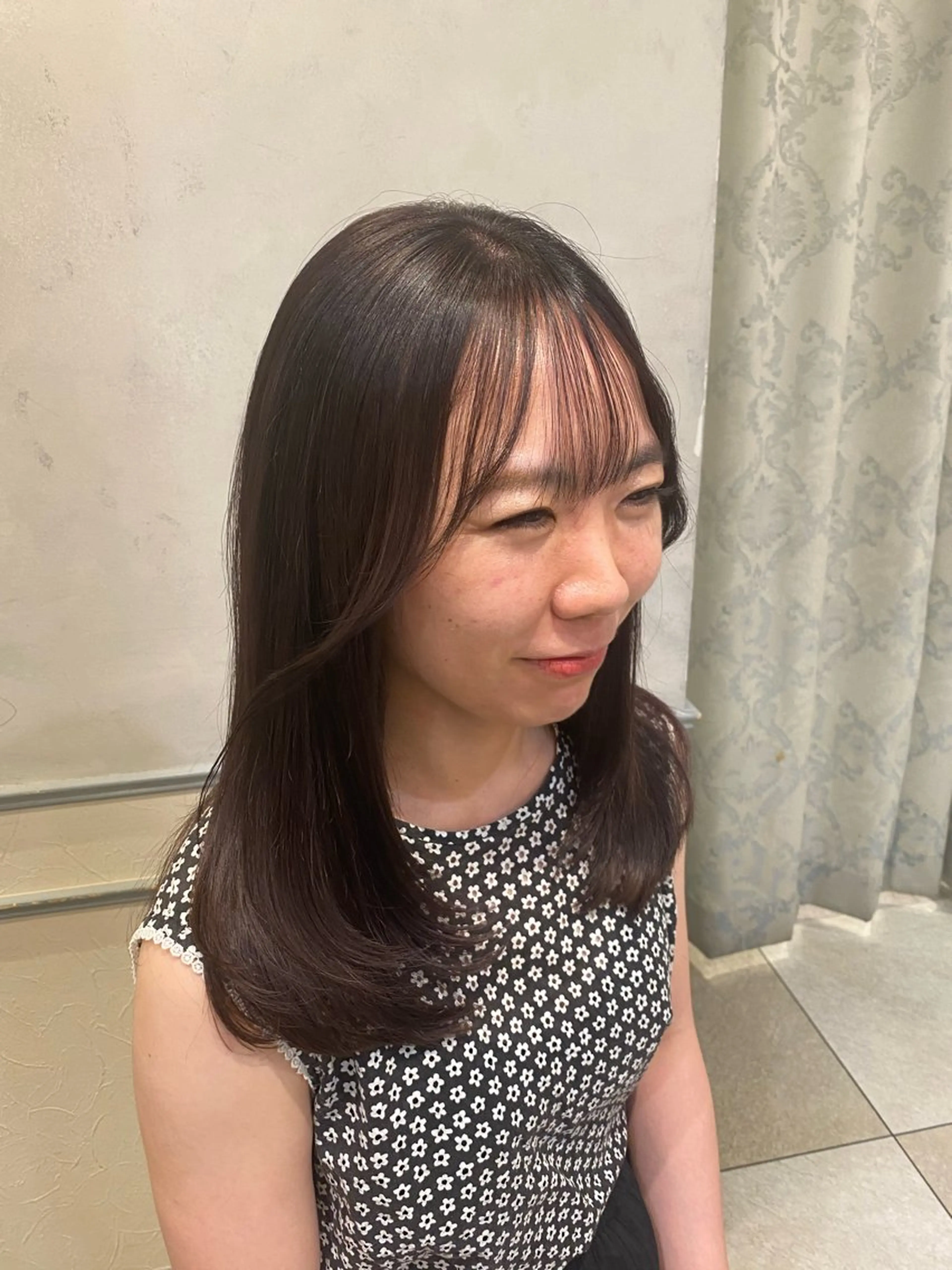 セミロング カラー ブリーチ 透明感カラー グレージュ ラベンダーカラー ラベンダーグレージュ 池西 佳穂のヘアスタイル