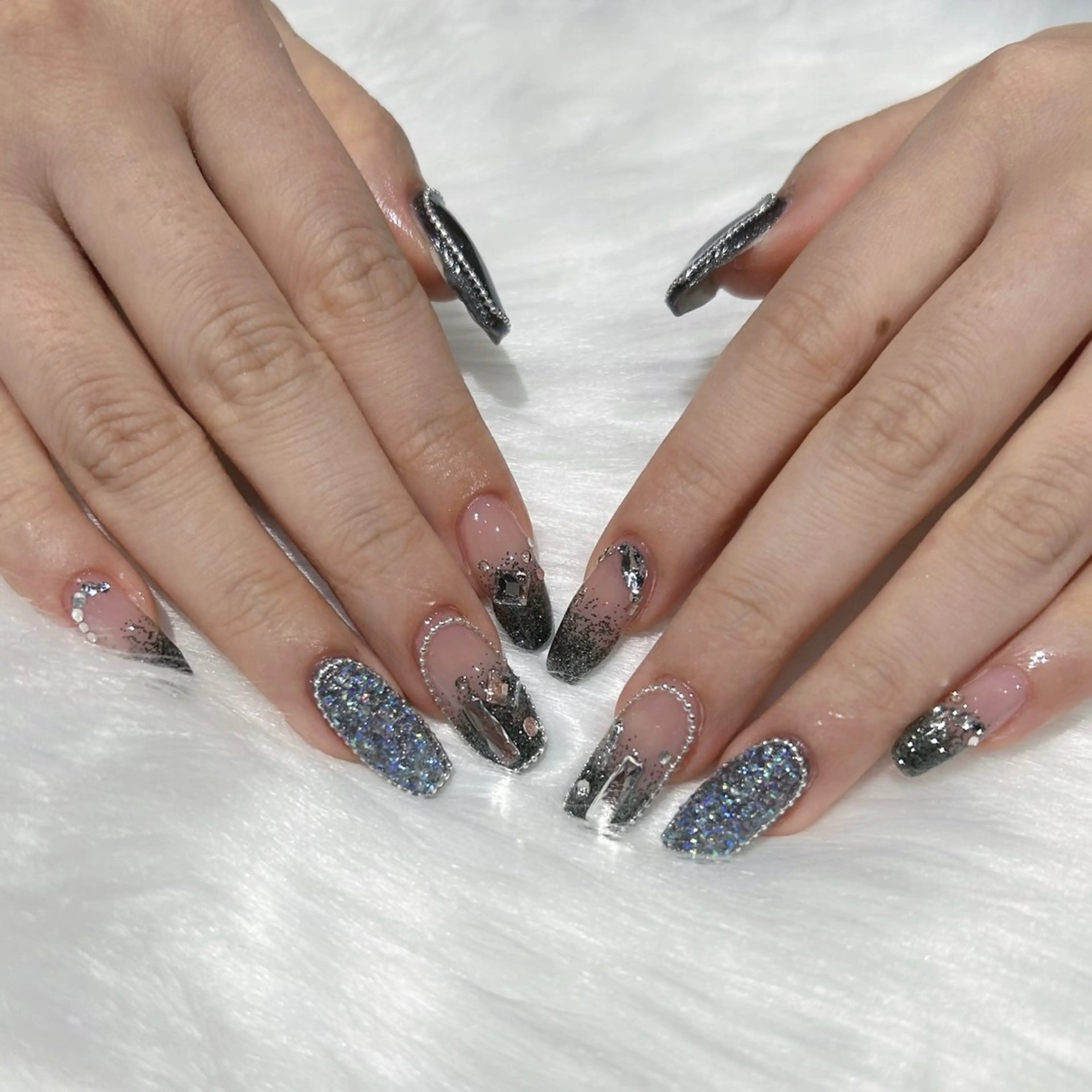 ネイル グラデーション キラキラネイル ラメ(グリッター) ラメグラデーション ハンドネイル ぷりゅねる 心斎橋のネイルデザイン