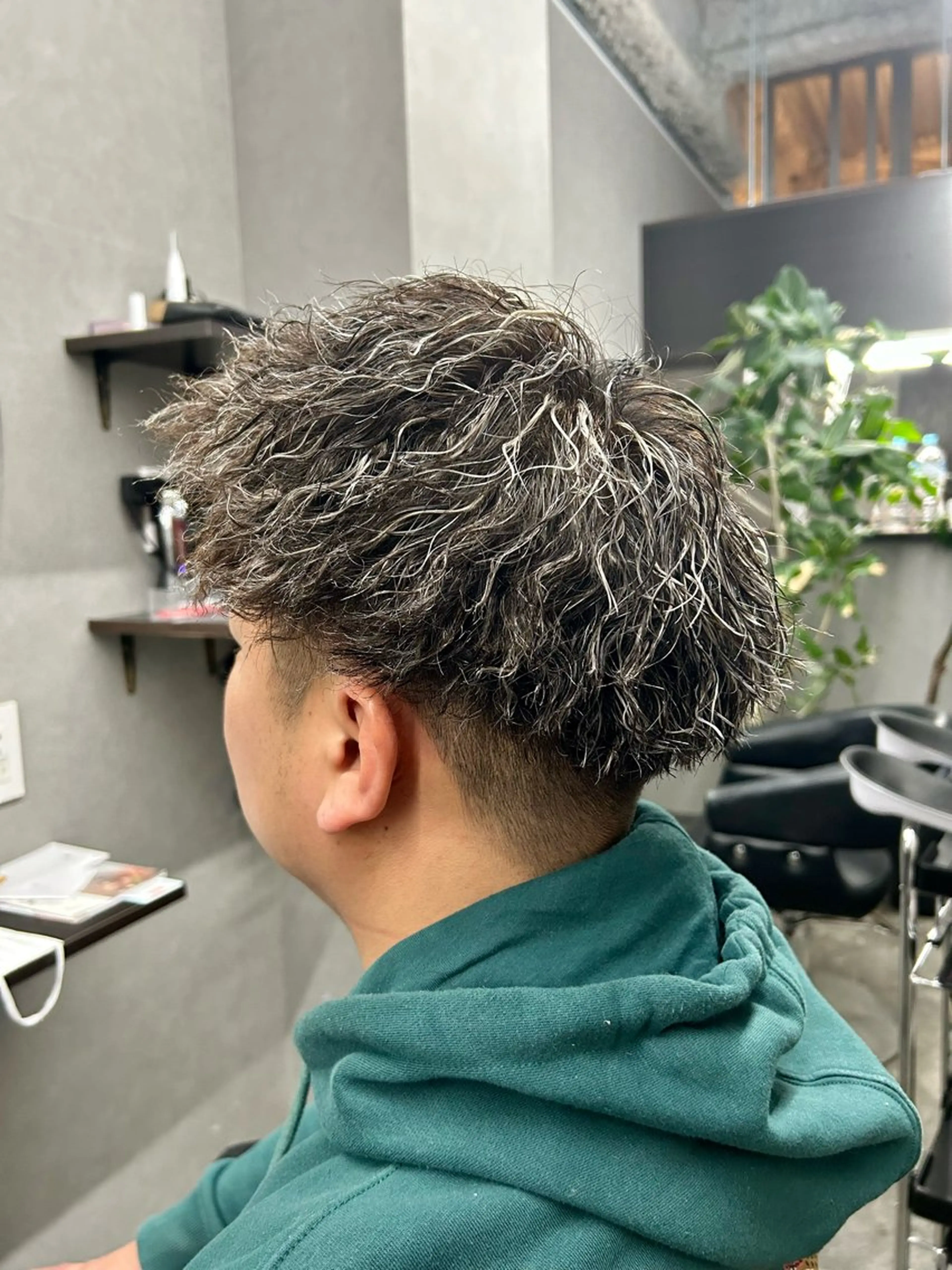 ショート カラー パーマ メンズ カット ヘアカラー パーマ ゲーマー美容師 KENTOのヘアスタイル