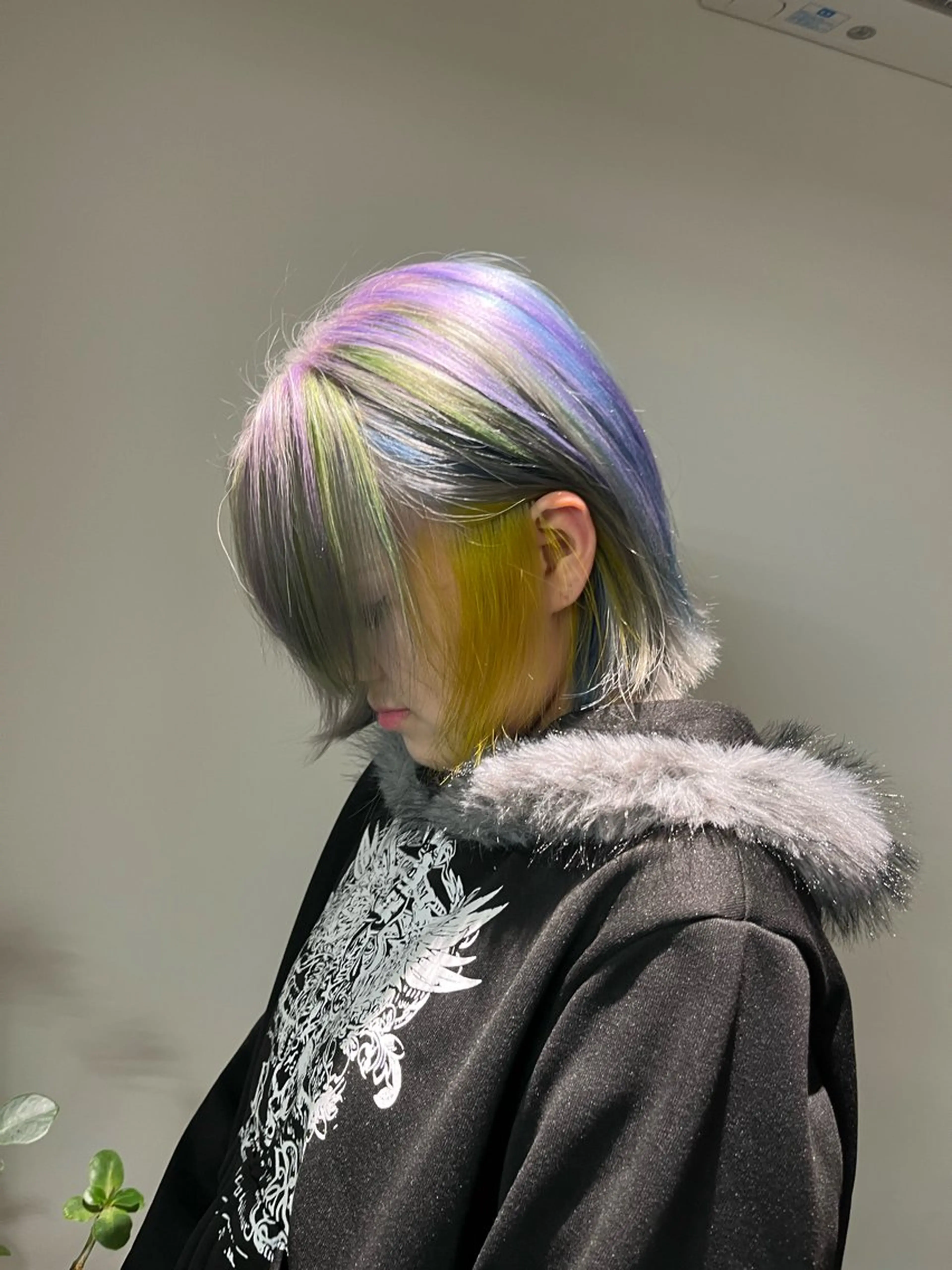 ミディアム パープルカラー イエローカラー ヘアカラー 小田 輝太郎/ブリーチのヘアスタイル