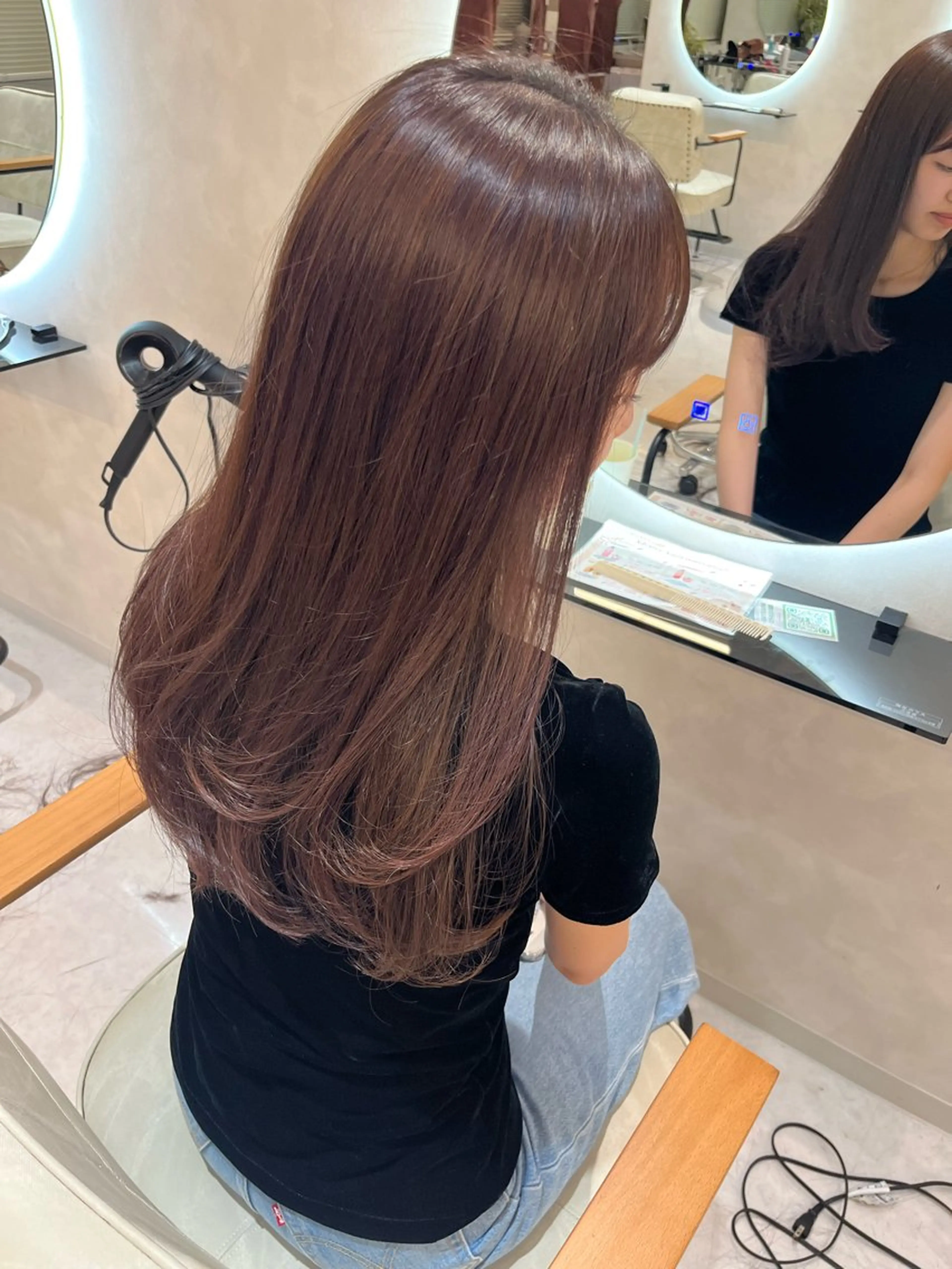 ロング カラー ブリーチ ブラウンカラー 透明感カラー ラベンダーカラー ブリーチなしカラー ヘアカラー トリートメント enu  hair所属・ブリーチなしベージュ レイヤーカットはるかのヘアスタイル