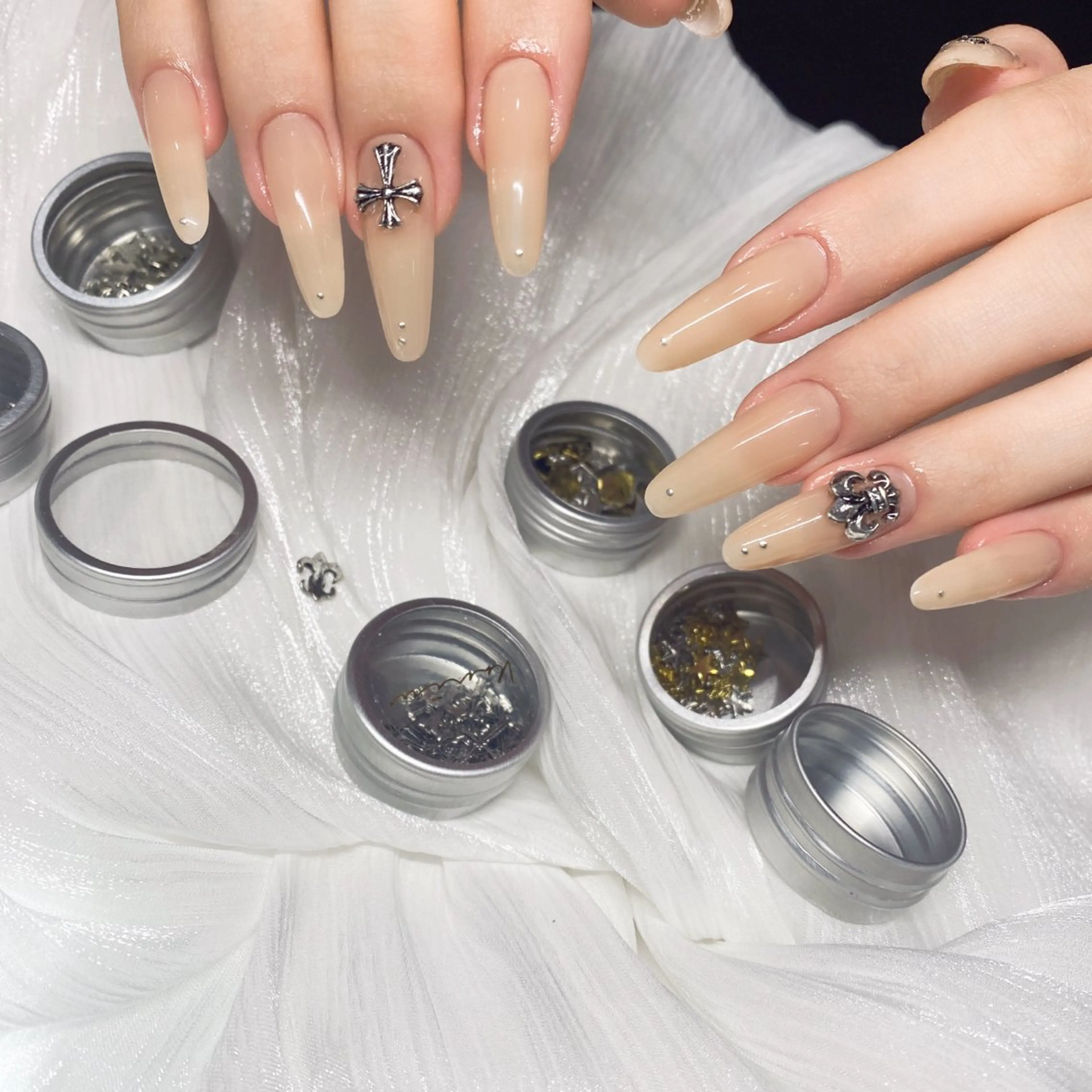 ネイル ハンドネイル ハンドケア ネイルサロン 9Carats神田のネイルデザイン