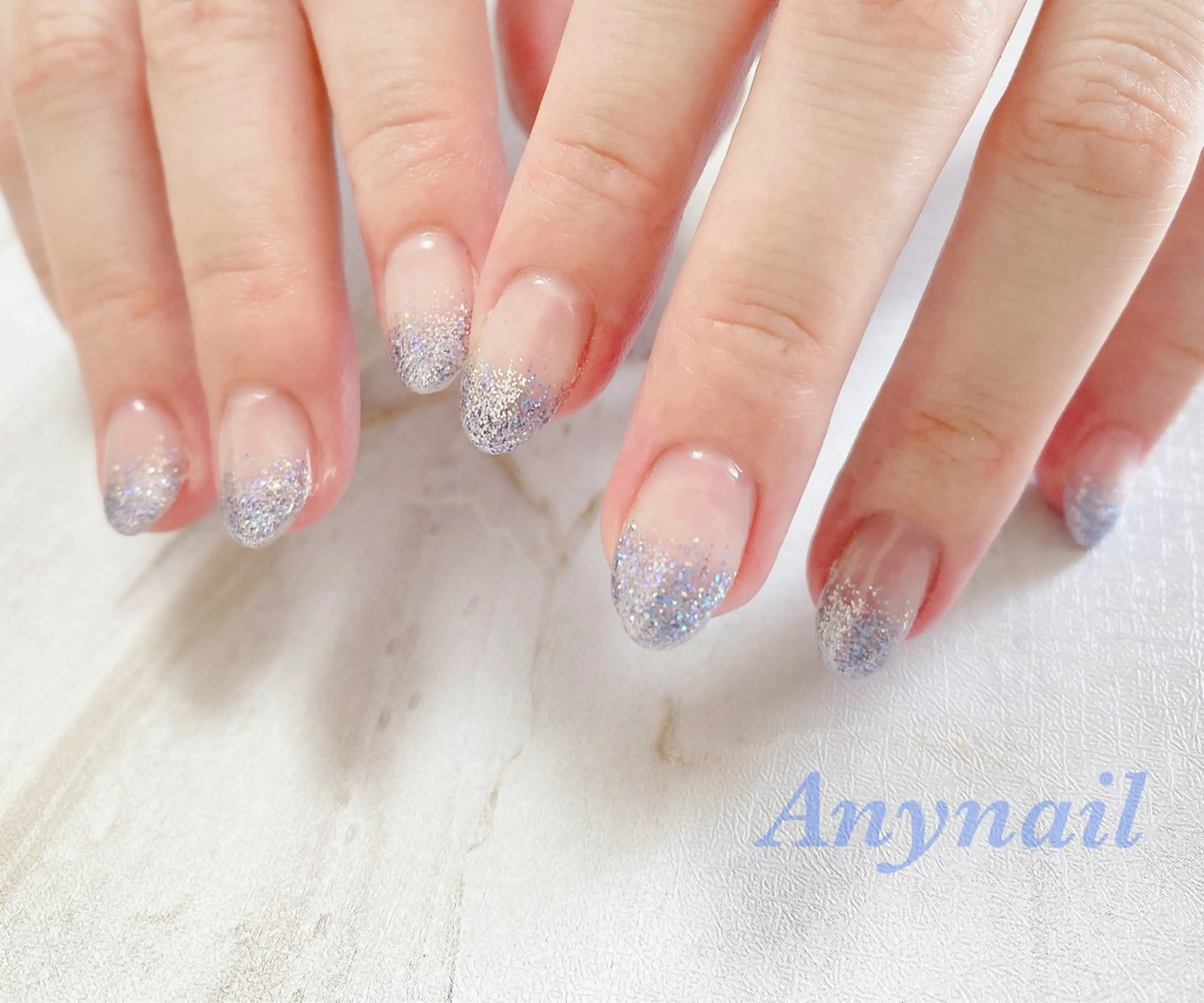 ネイル ブルー グラデーション キラキラネイル ラメ(グリッター) ラメグラデーション ハンドネイル 岩澤 恵子のネイルデザイン