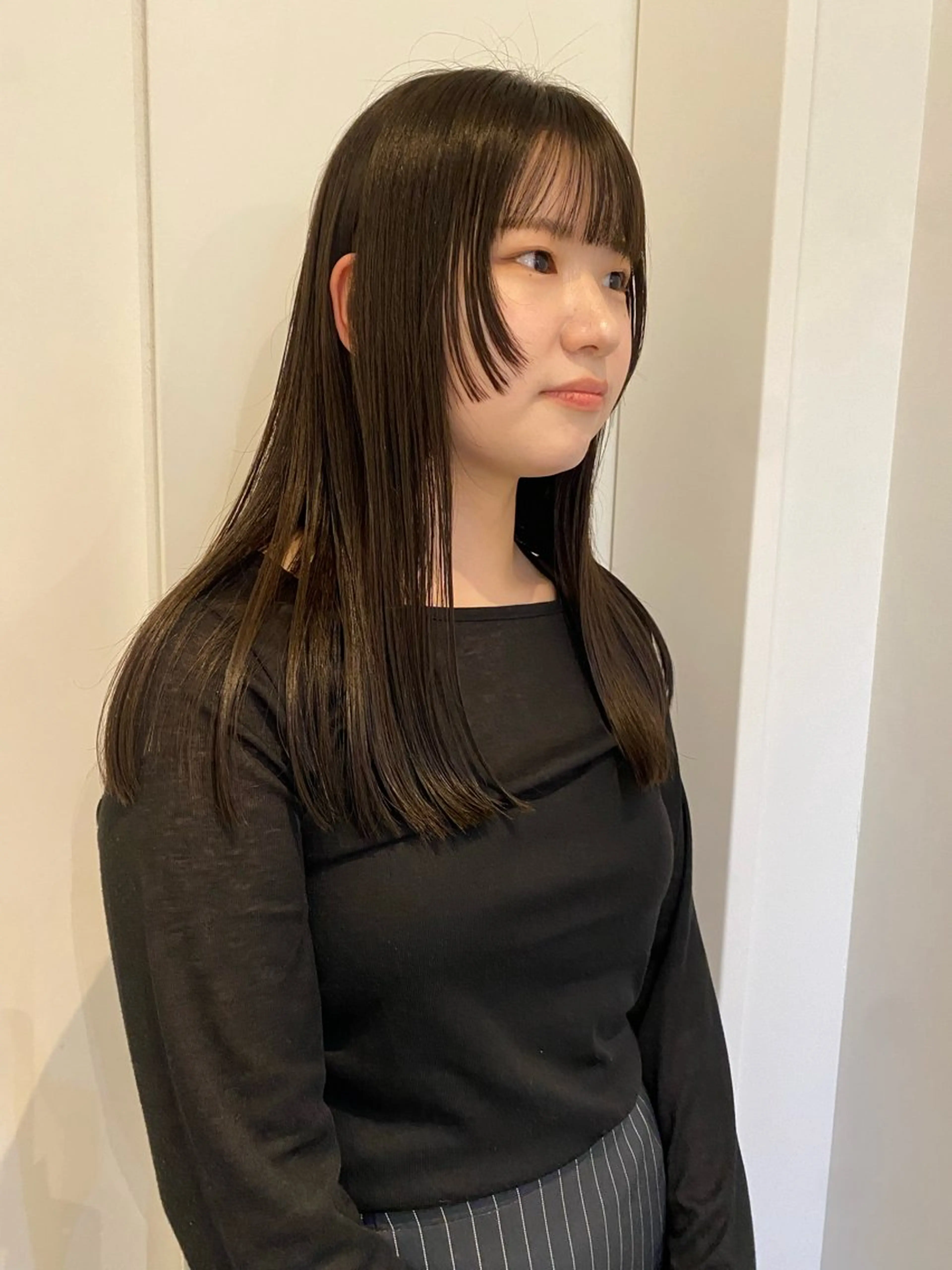 セミロング カラー グレージュ オリーブグレージュ オリーブグレー 永田 愛莉のヘアスタイル