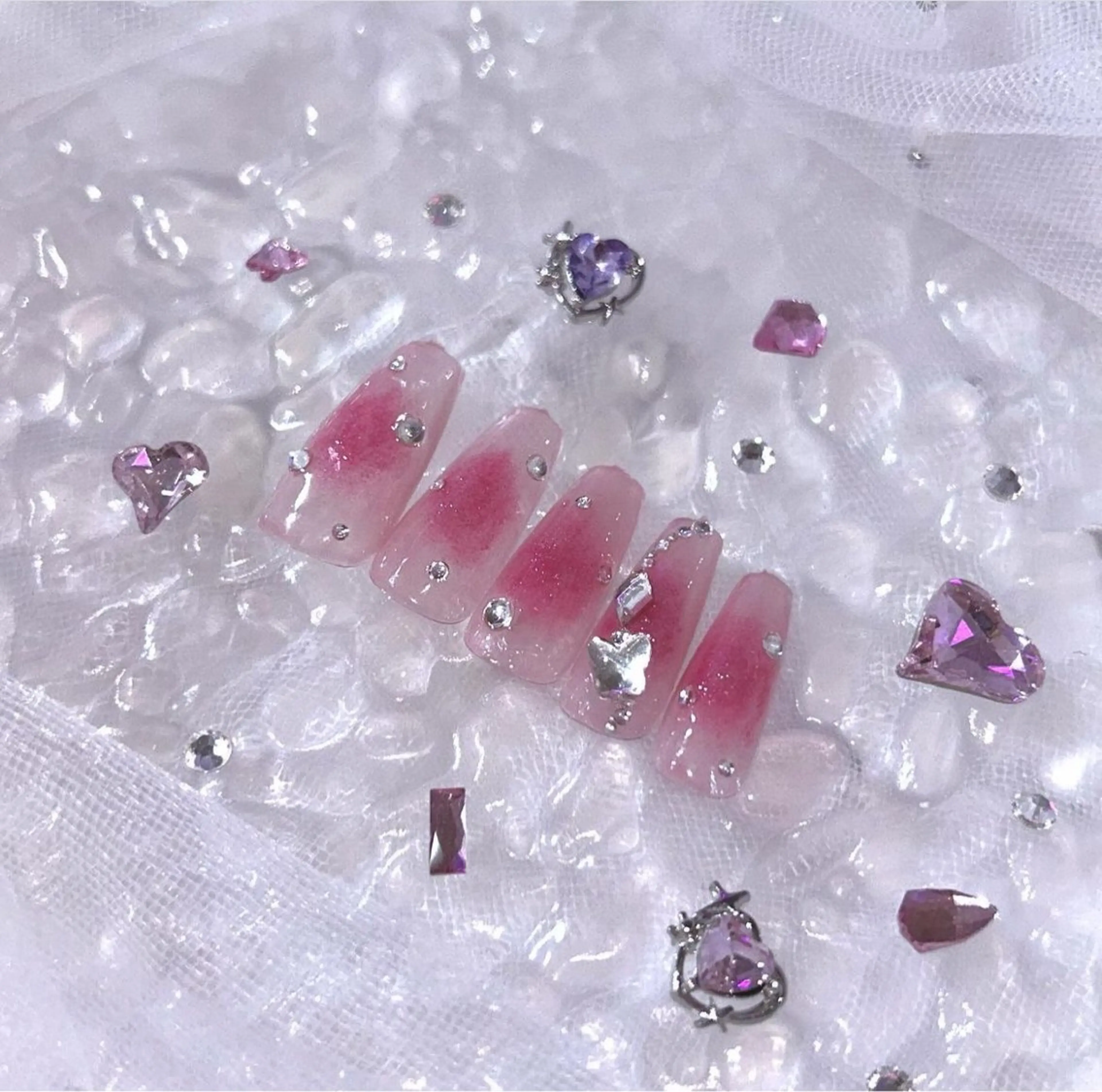 ネイル チークネイル キラキラネイル 韓国ネイル 春ネイル ワンホンネイル élu by Noriko 前原のネイルデザイン