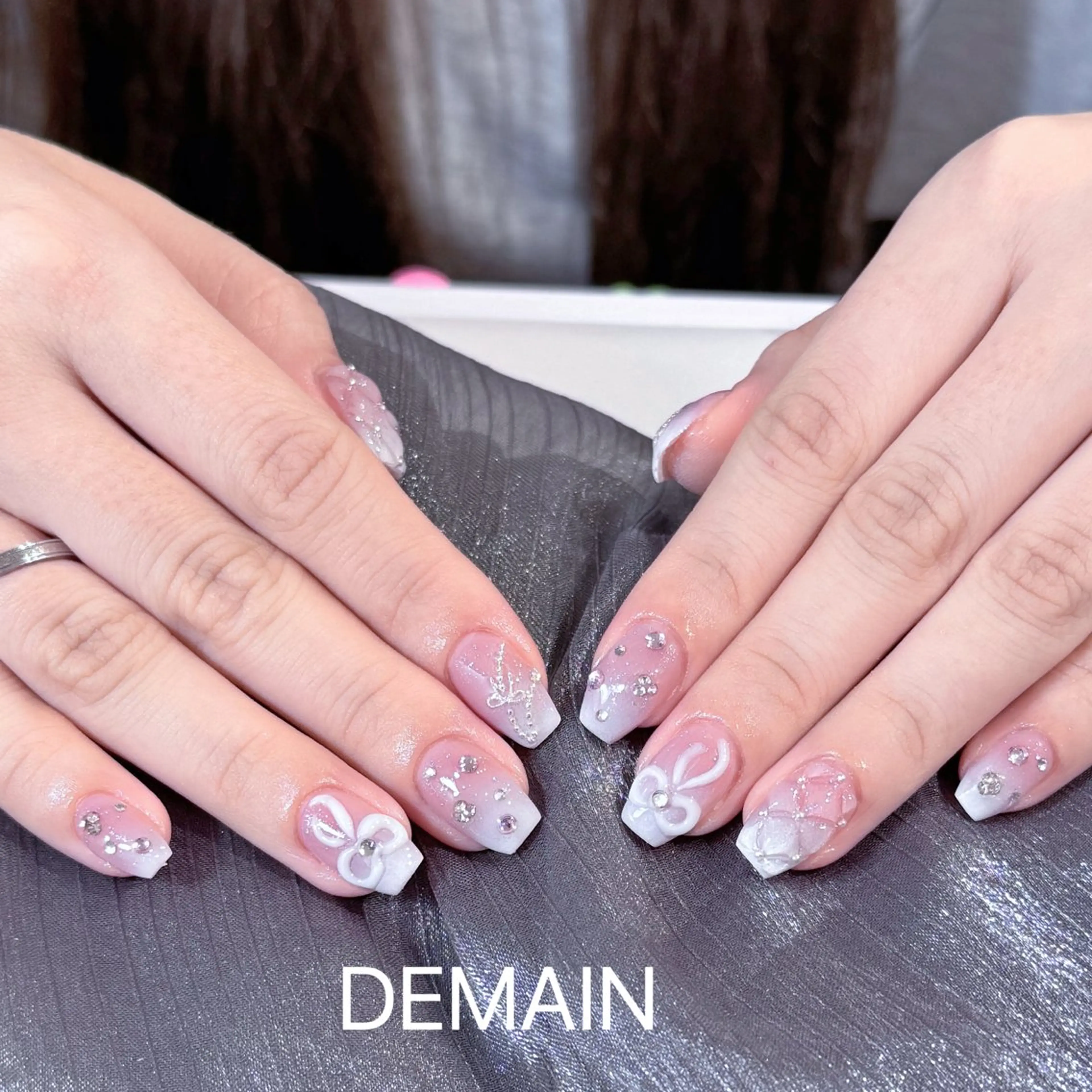 ネイル アートネイル オーロラネイル ガーリー キラキラネイル 韓国ネイル DEMAIN- 🌸のネイルデザイン