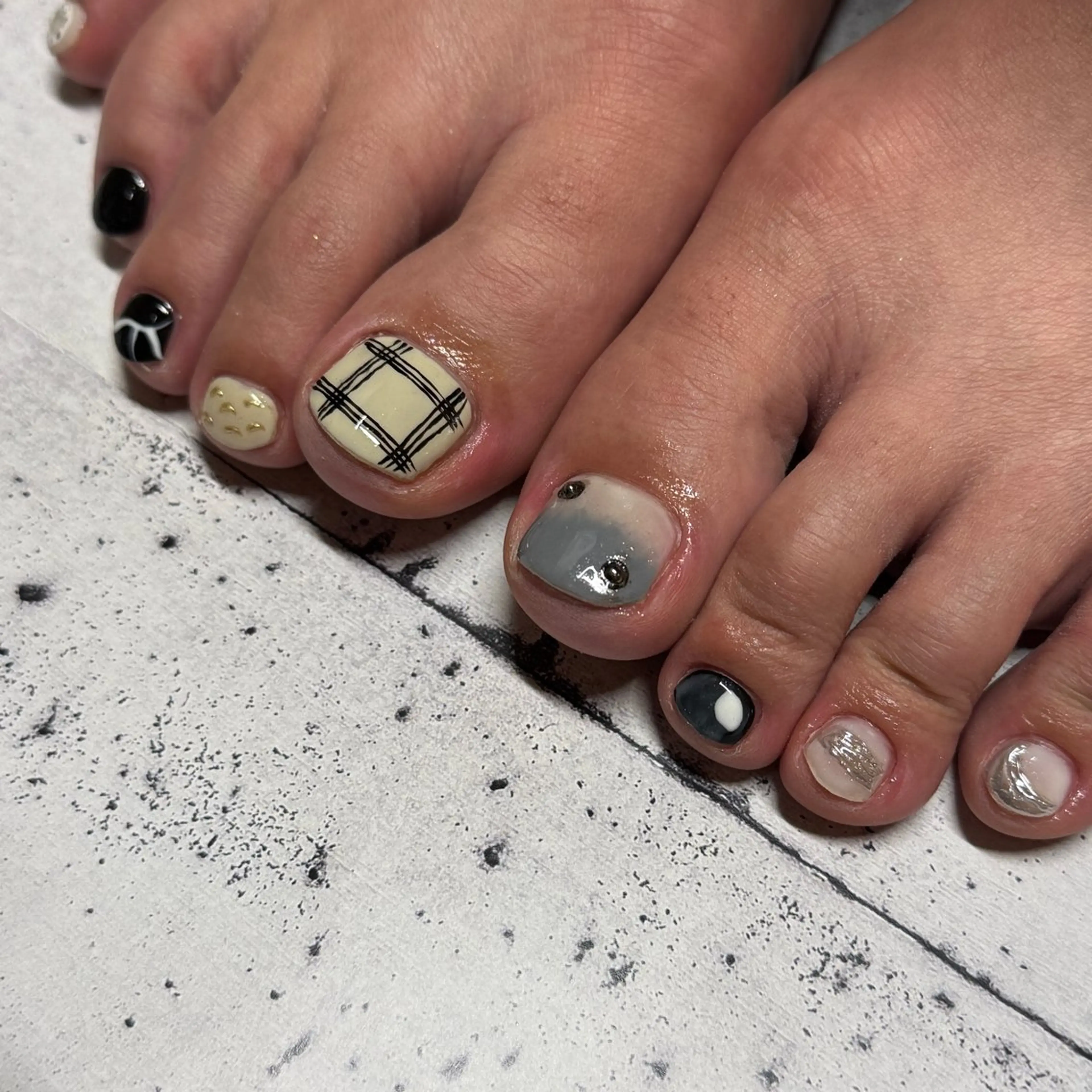 ネイル フットネイル 𝐫𝐚𝐢 𝐧𝐚𝐢𝐥の眉毛・アイブロウイメージ