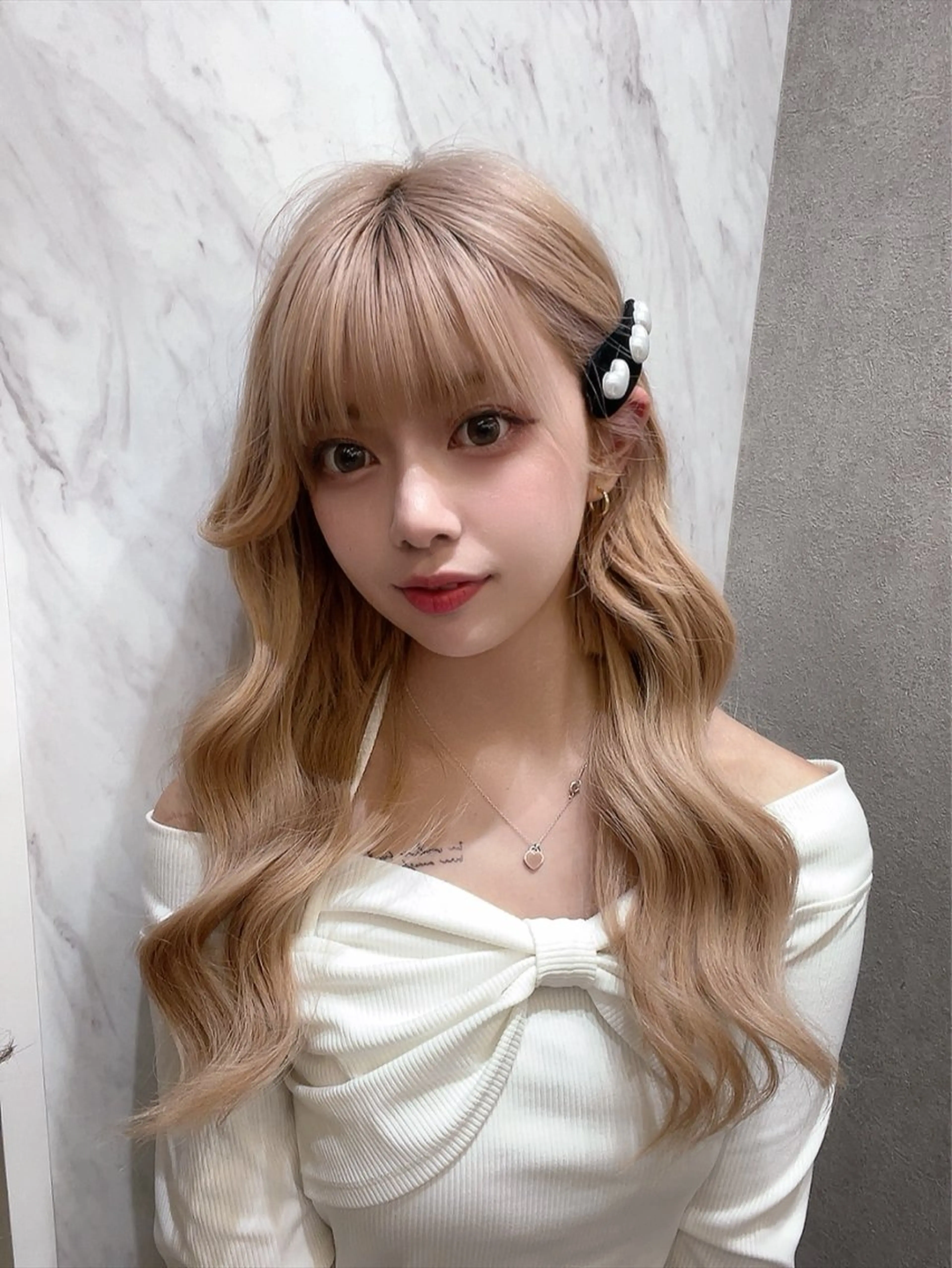 セミロング カット ヘアカラー トリートメント karin ボブハイトーンのヘアスタイル