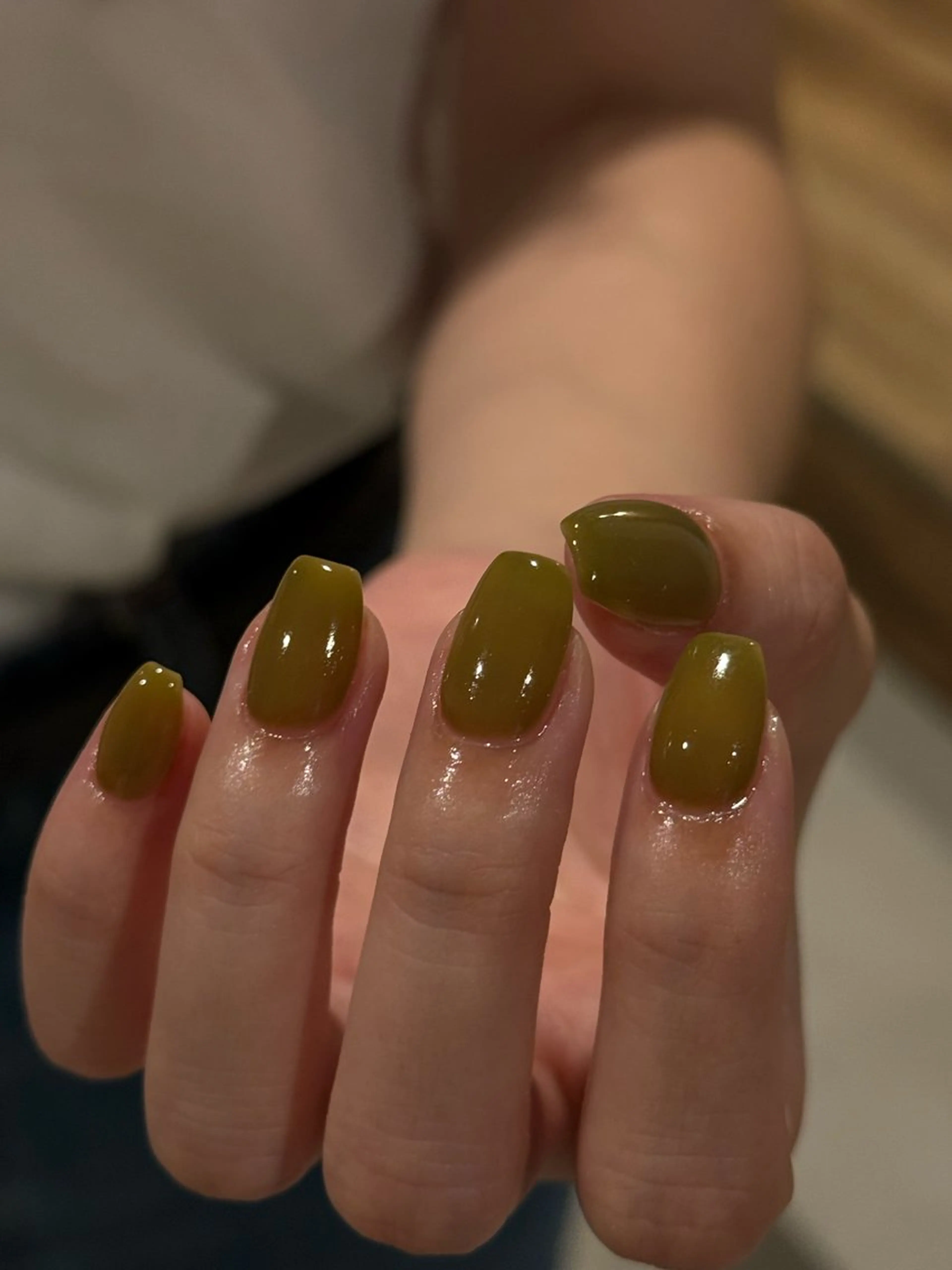 ネイル カジュアル グリーン ニュアンスネイル オフィスネイル ワンカラーネイル ハンドネイル filonnail /　kotoneのネイルデザイン