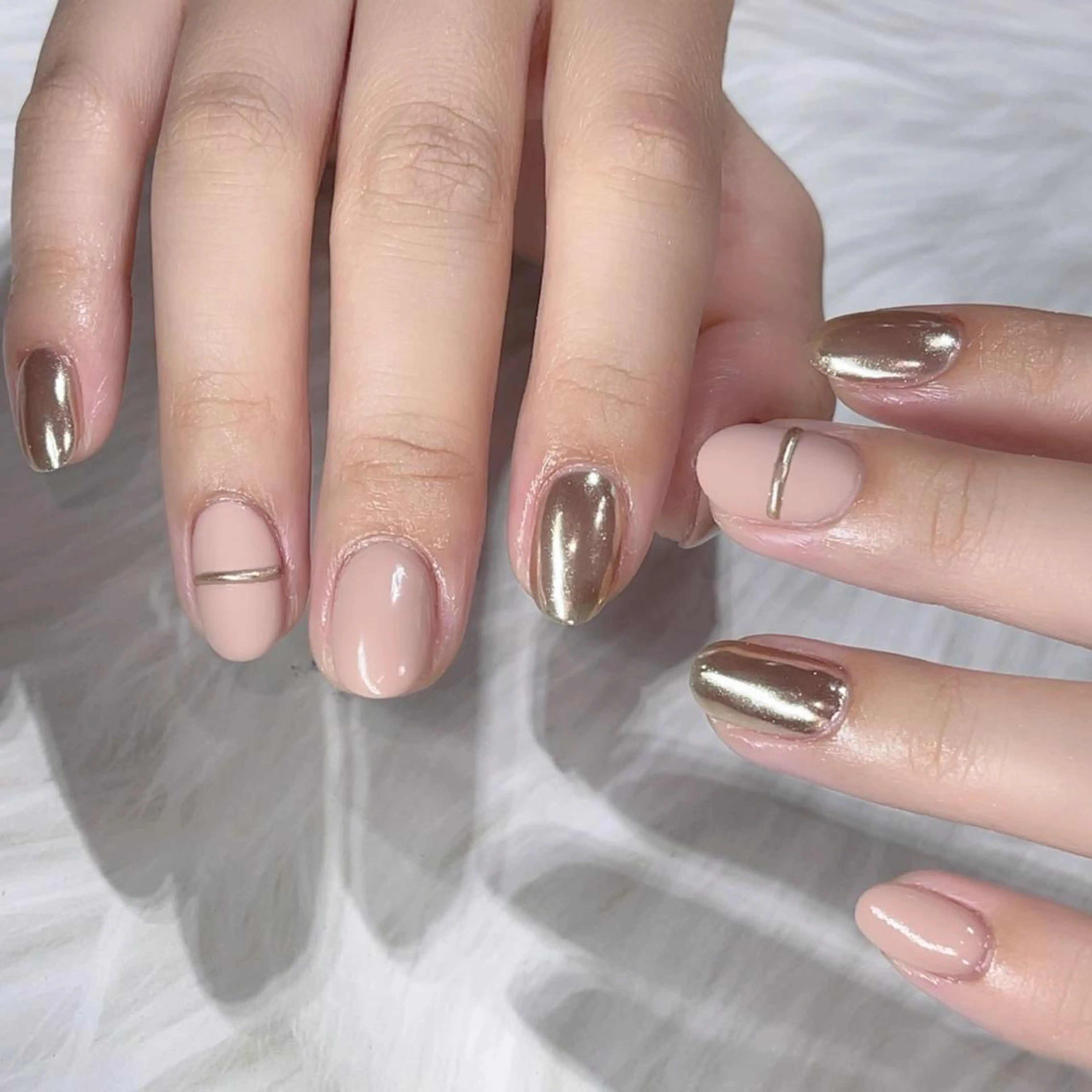 ネイル シンプルネイル Queen‘s なんのネイルデザイン