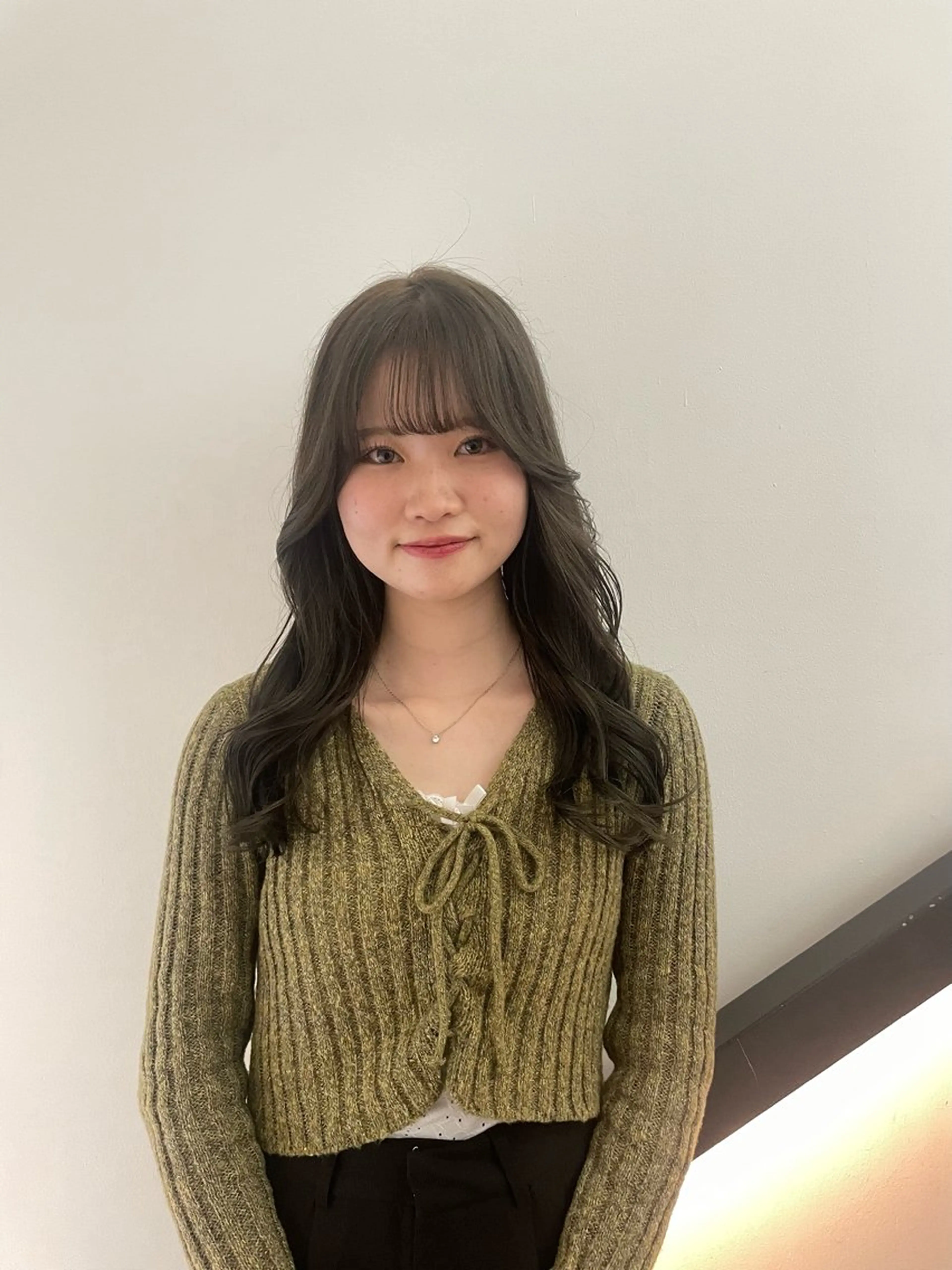 セミロング カラー ヘアカラー 🌟暖色系ハイトーン 🌟AIのヘアスタイル