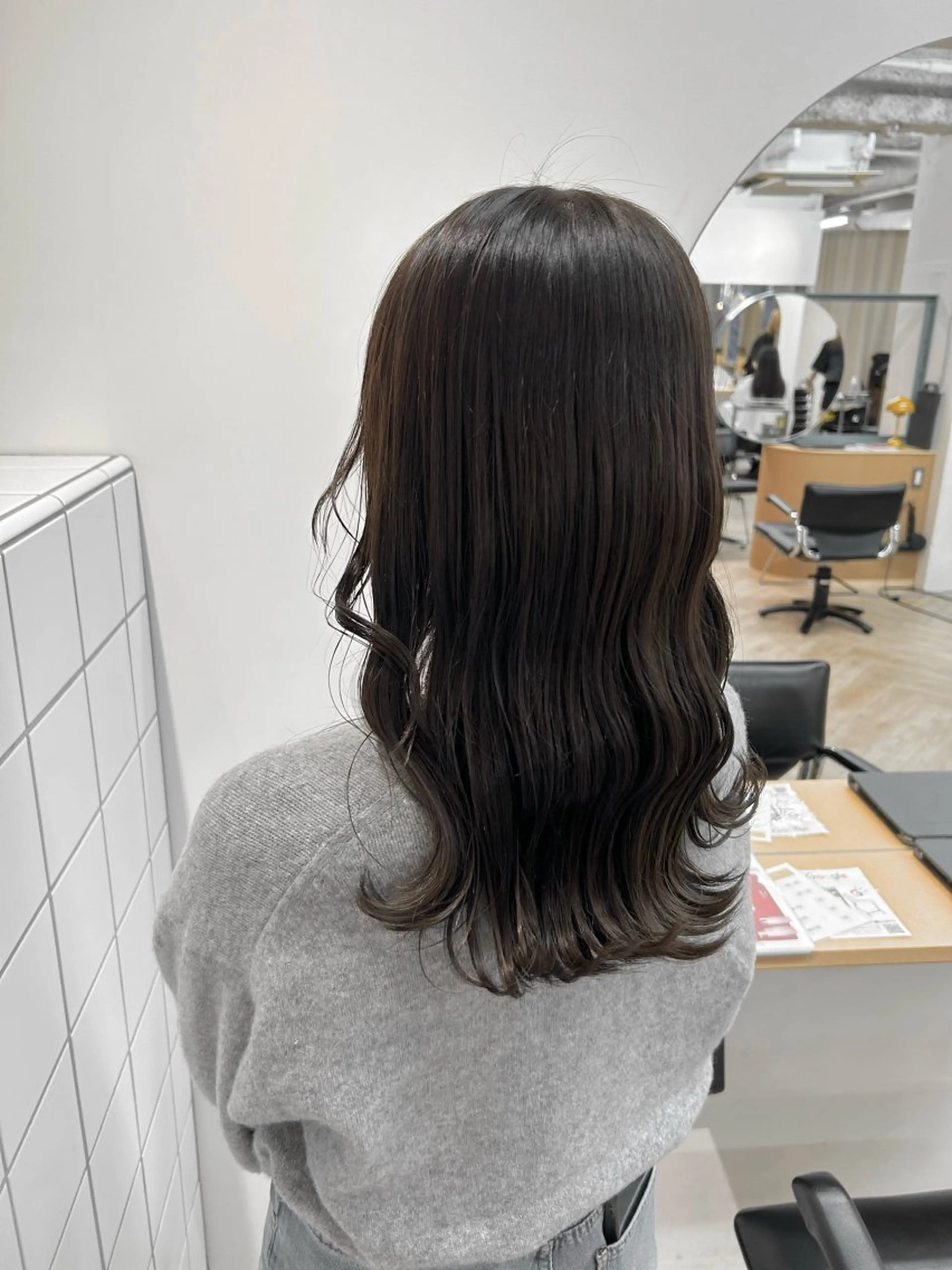 ミディアム カラー グレージュ オリーブグレージュ オリーブグレー カット ヘアカラー トリートメント ベージュ/ダブルカラ ー/新潟駅/青柳萌果のヘアスタイル